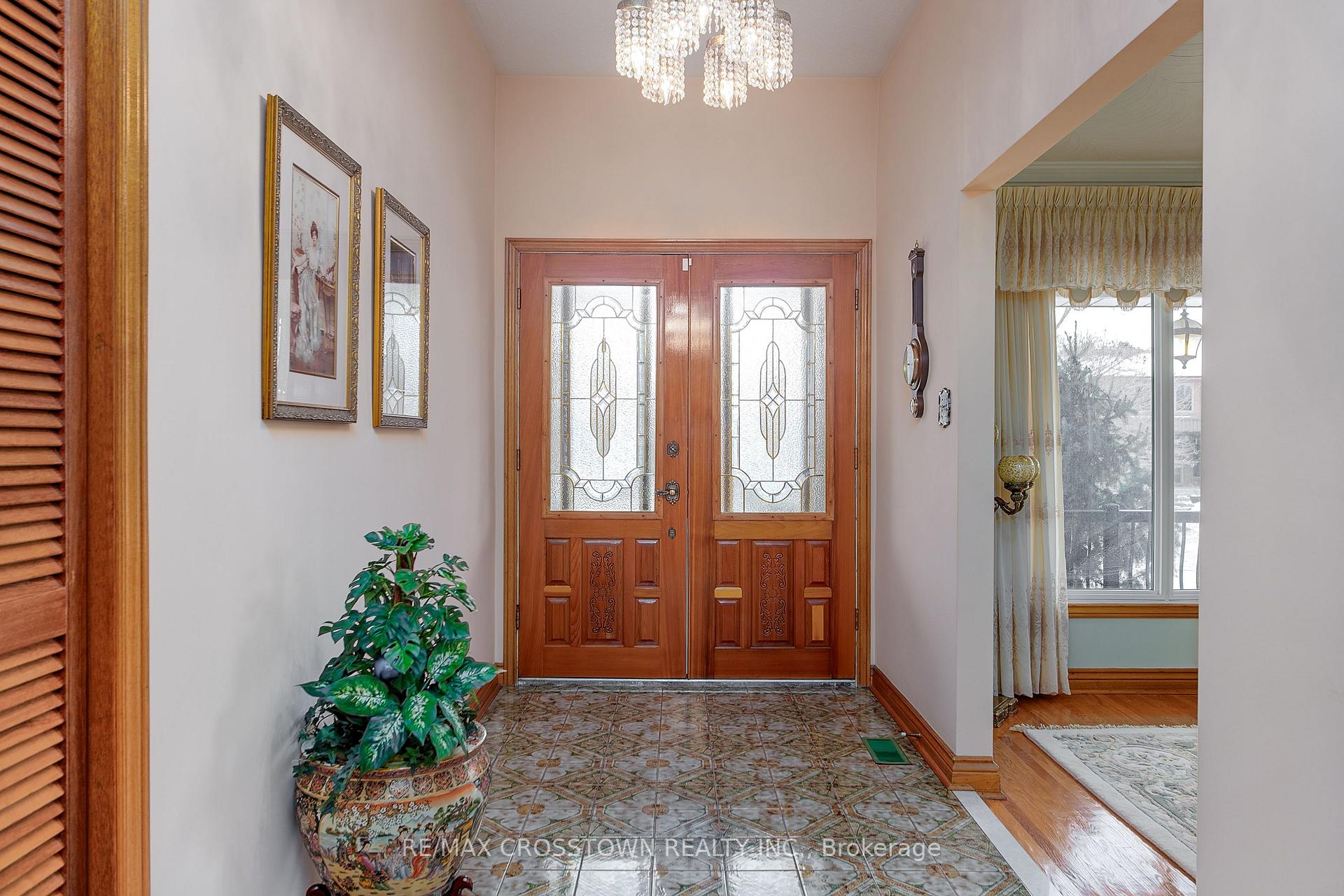 Photo 4 of 83 Jules Avenue, Vaughan, East Woodbridge — HOMEH