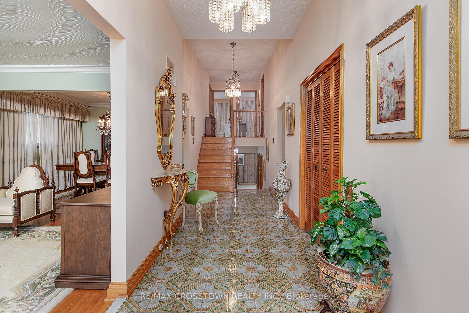 Photo 5 of 83 Jules Avenue, Vaughan, East Woodbridge — HOMEH