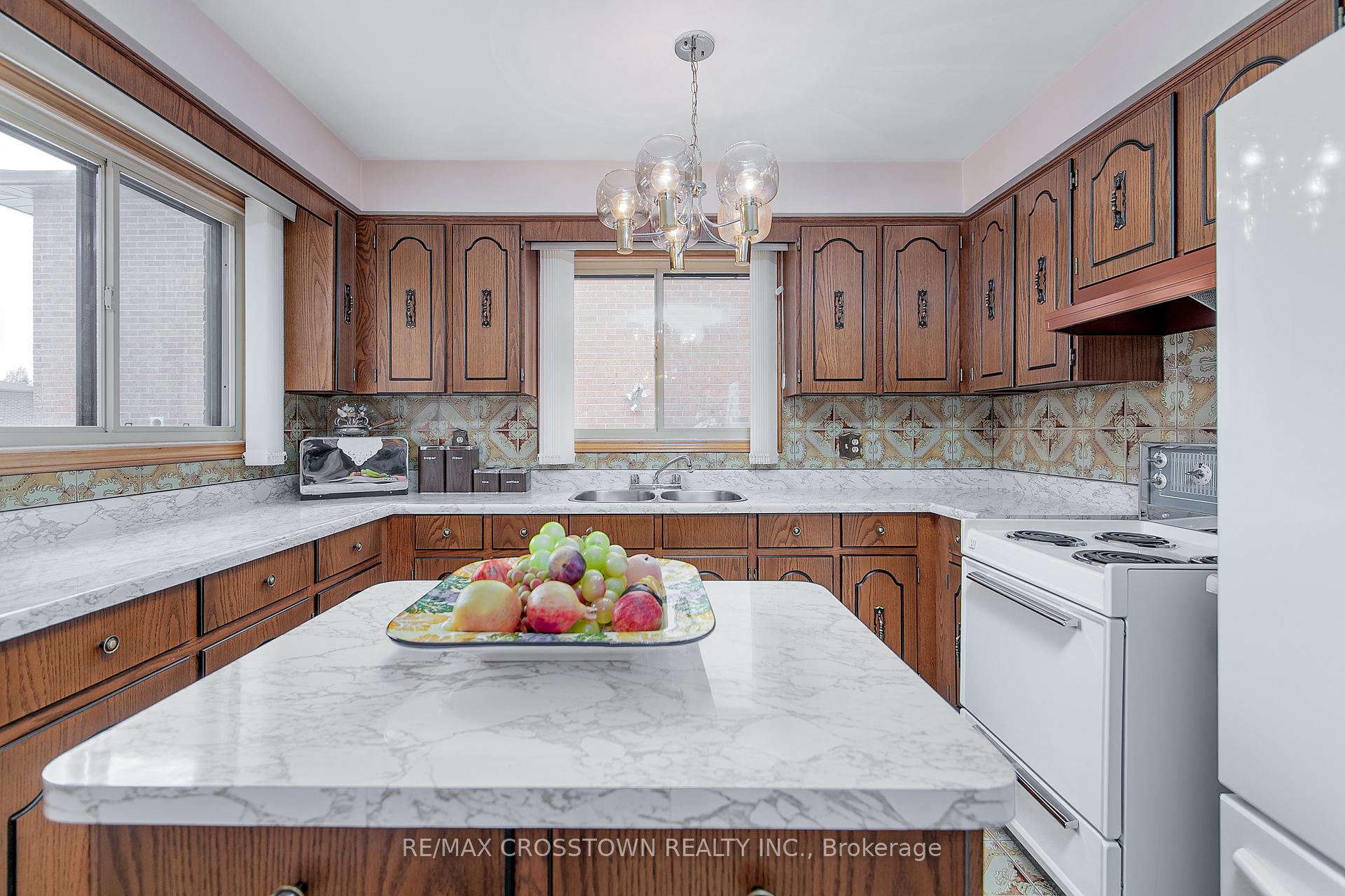Photo 11 of 83 Jules Avenue, Vaughan, East Woodbridge — HOMEH