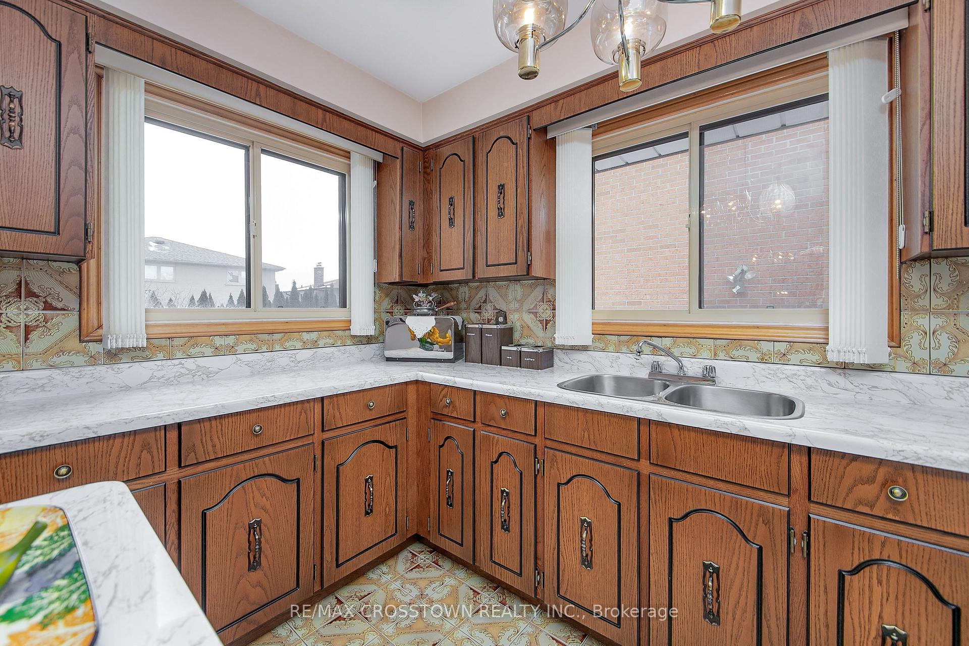 Photo 12 of 83 Jules Avenue, Vaughan, East Woodbridge — HOMEH