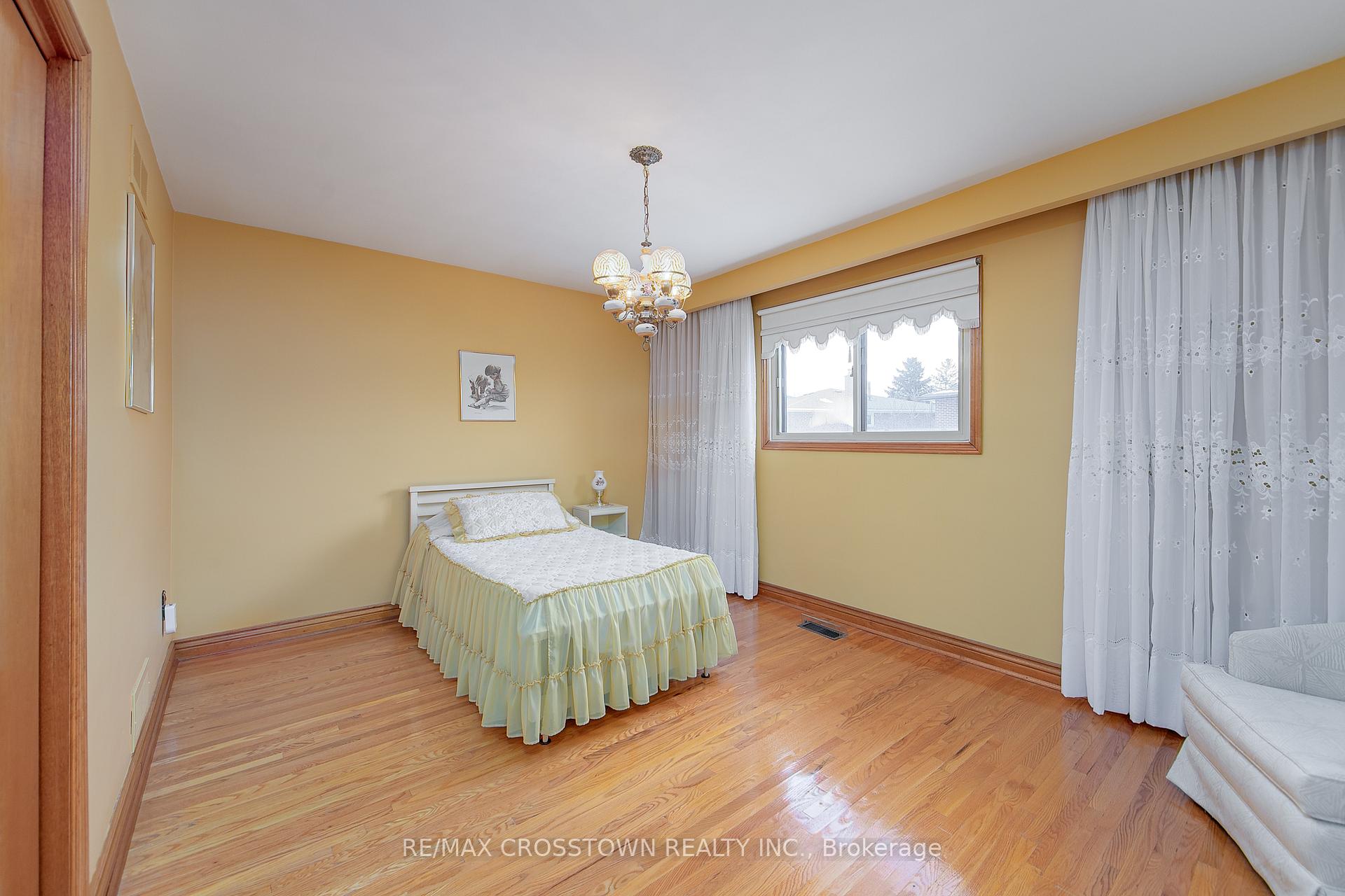 Photo 16 of 83 Jules Avenue, Vaughan, East Woodbridge — HOMEH