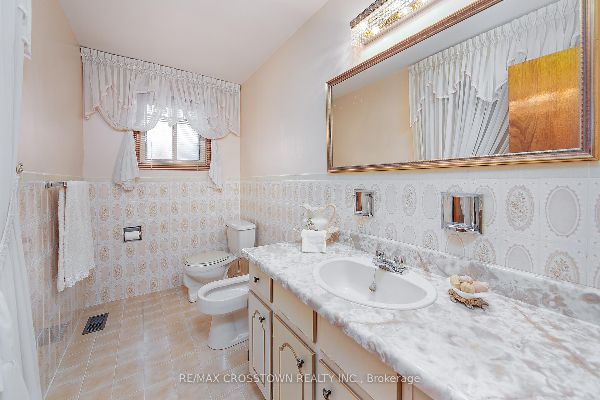 Photo 17 of 83 Jules Avenue, Vaughan, East Woodbridge — HOMEH