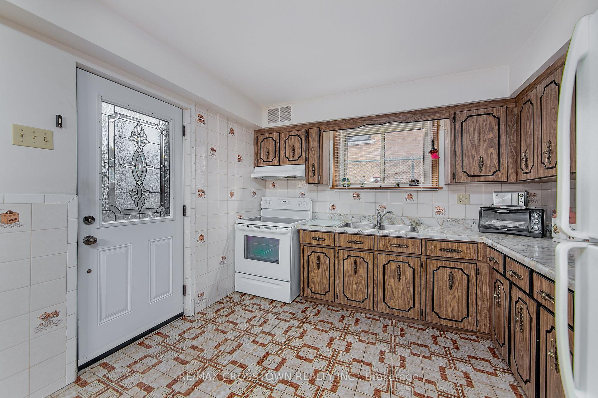 Photo 33 of 83 Jules Avenue, Vaughan, East Woodbridge — HOMEH