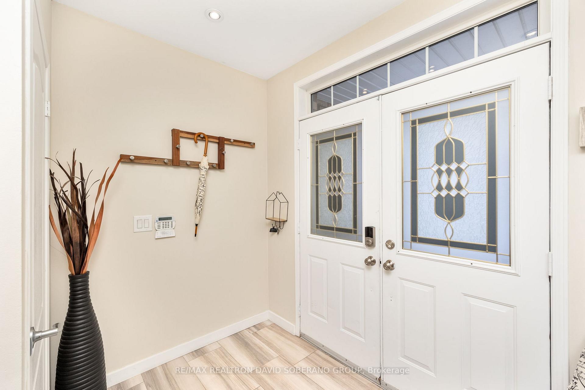 Photo 3 of 144 Benjamin Hood Crescent, Vaughan, Patterson — HOMEH