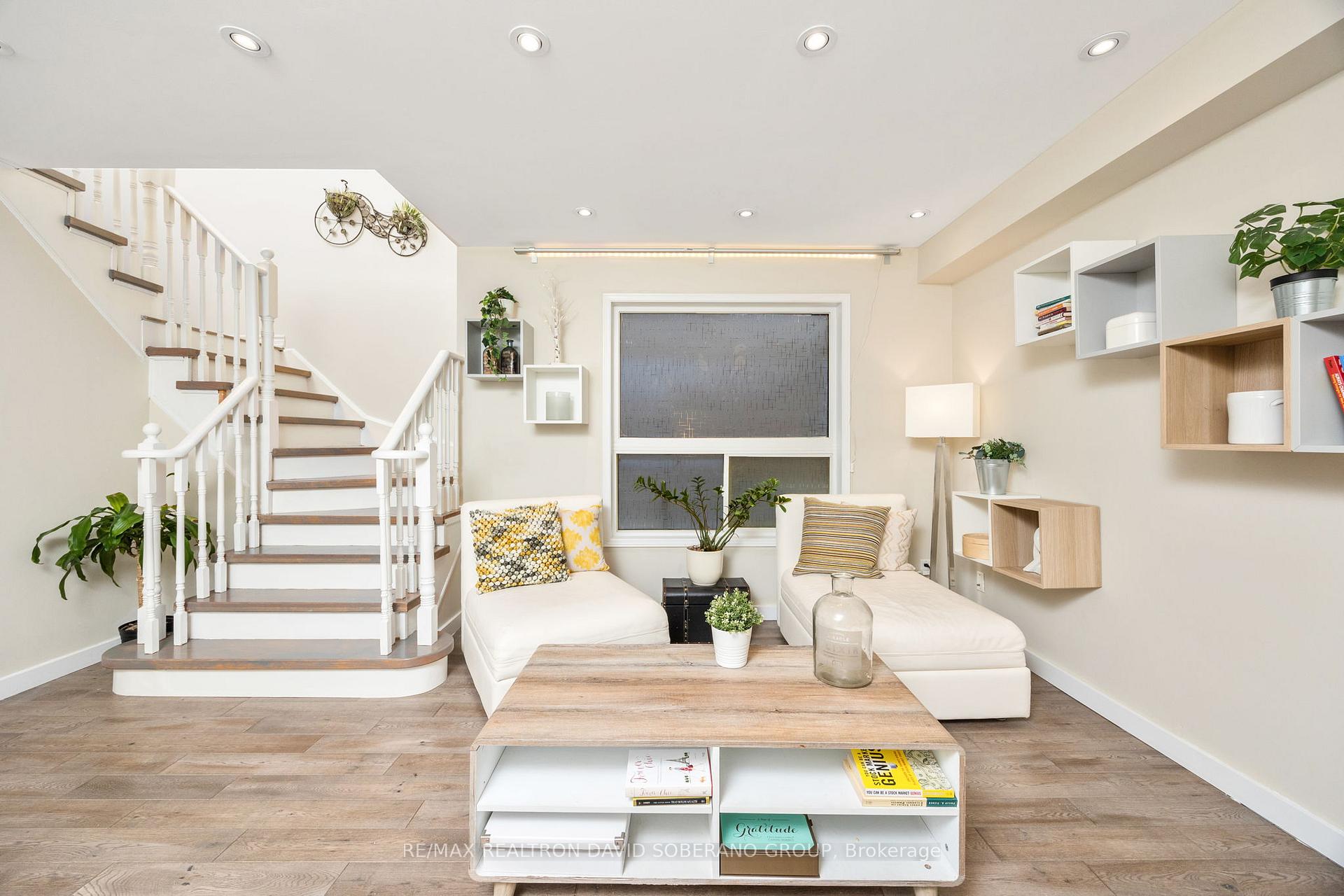 Photo 5 of 144 Benjamin Hood Crescent, Vaughan, Patterson — HOMEH