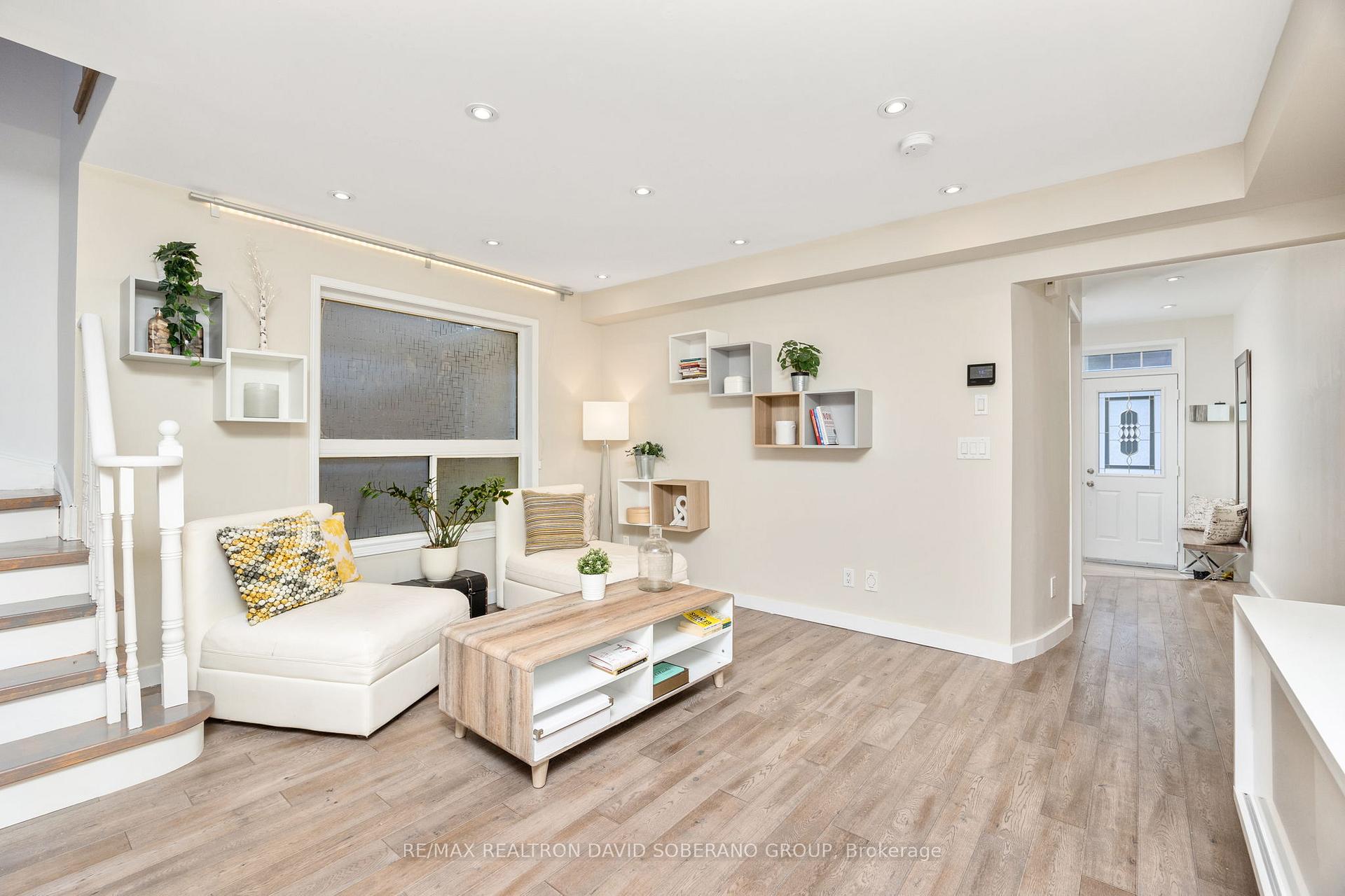 Photo 6 of 144 Benjamin Hood Crescent, Vaughan, Patterson — HOMEH