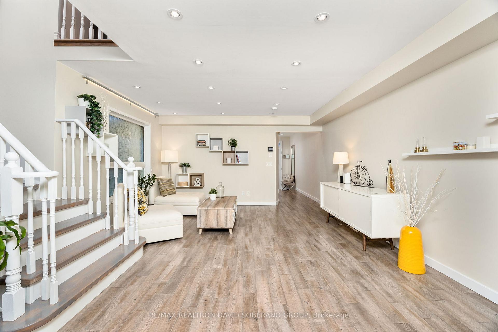 Photo 7 of 144 Benjamin Hood Crescent, Vaughan, Patterson — HOMEH