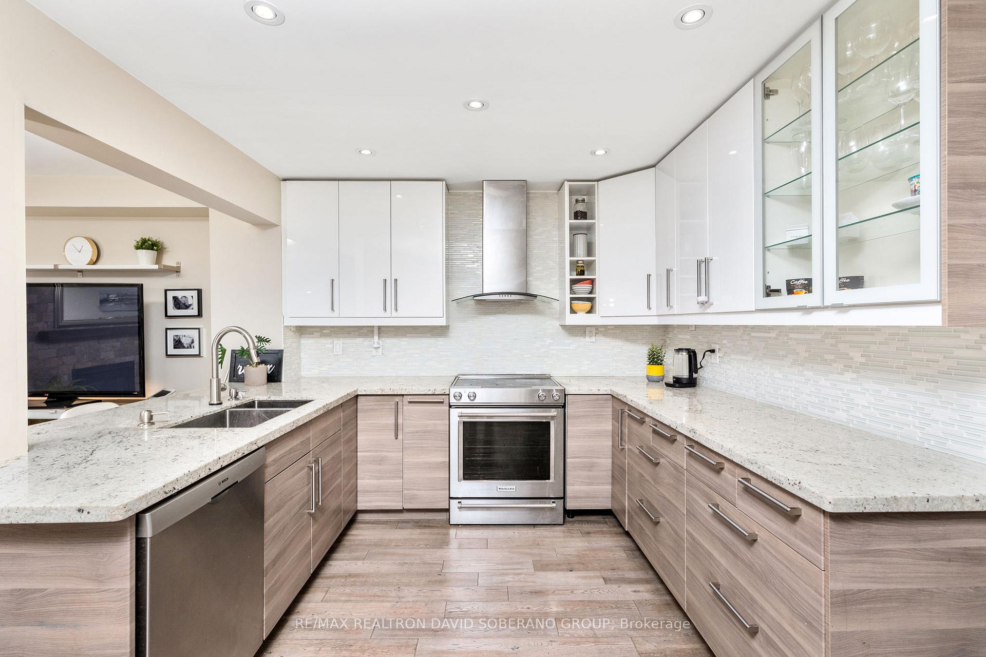 Photo 8 of 144 Benjamin Hood Crescent, Vaughan, Patterson — HOMEH