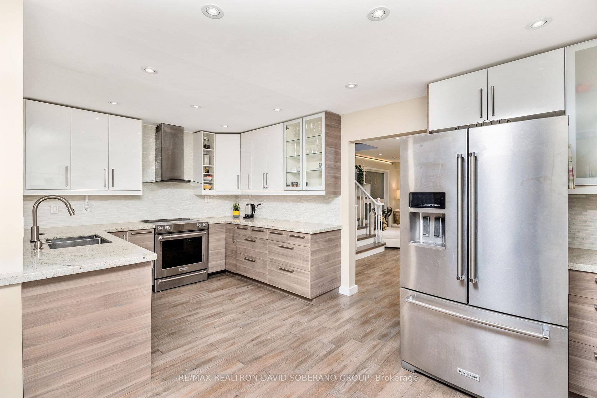Photo 9 of 144 Benjamin Hood Crescent, Vaughan, Patterson — HOMEH