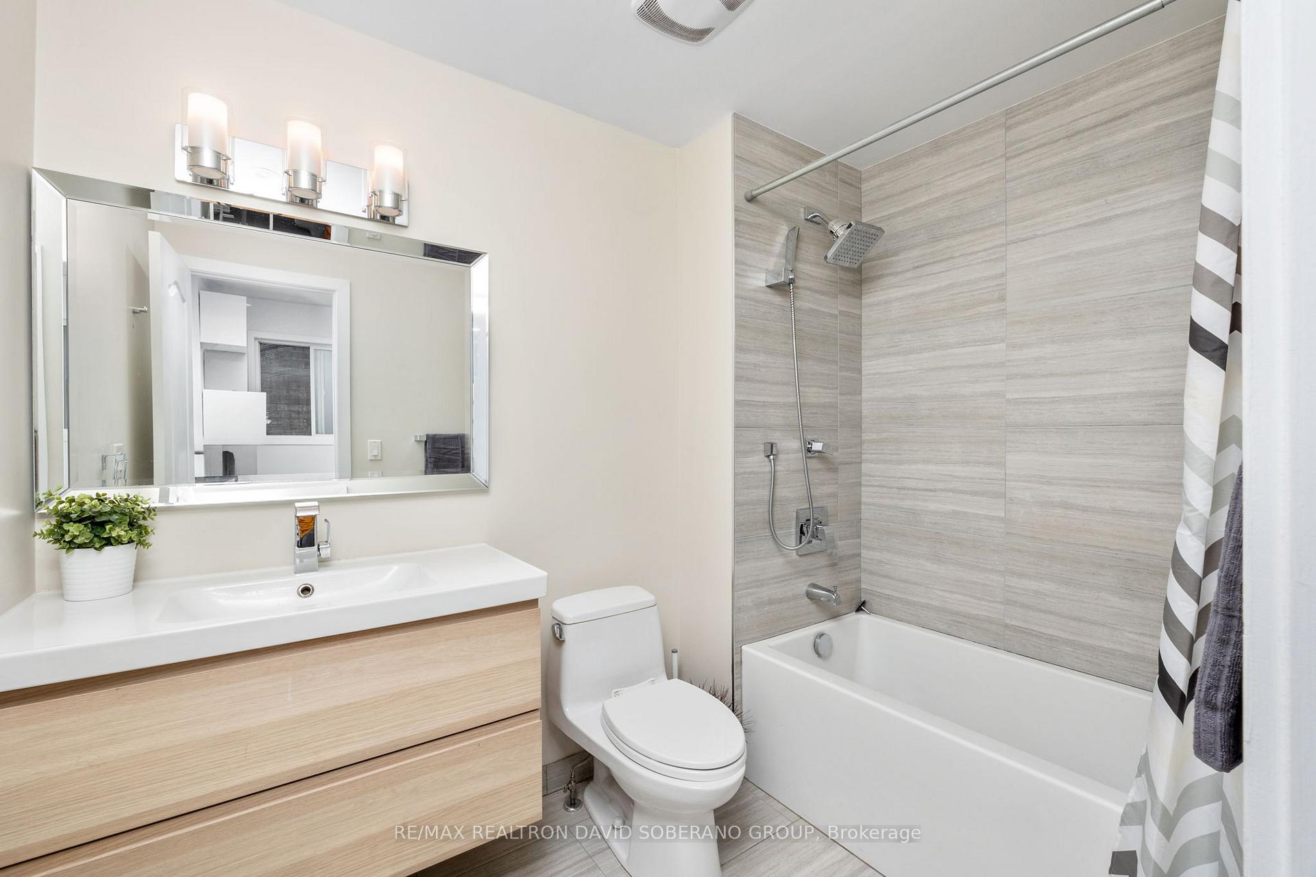 Photo 17 of 144 Benjamin Hood Crescent, Vaughan, Patterson — HOMEH