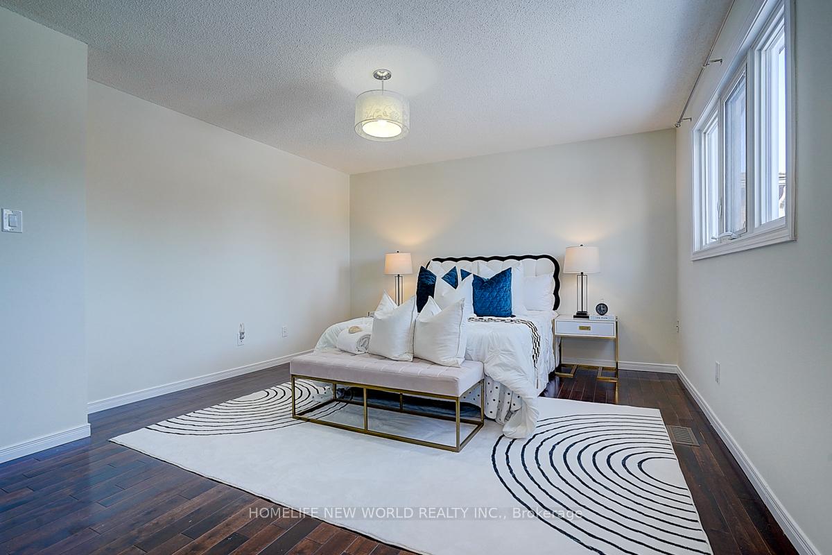 Photo 5 of 128 Mathewson Street, Vaughan, Maple — HOMEH