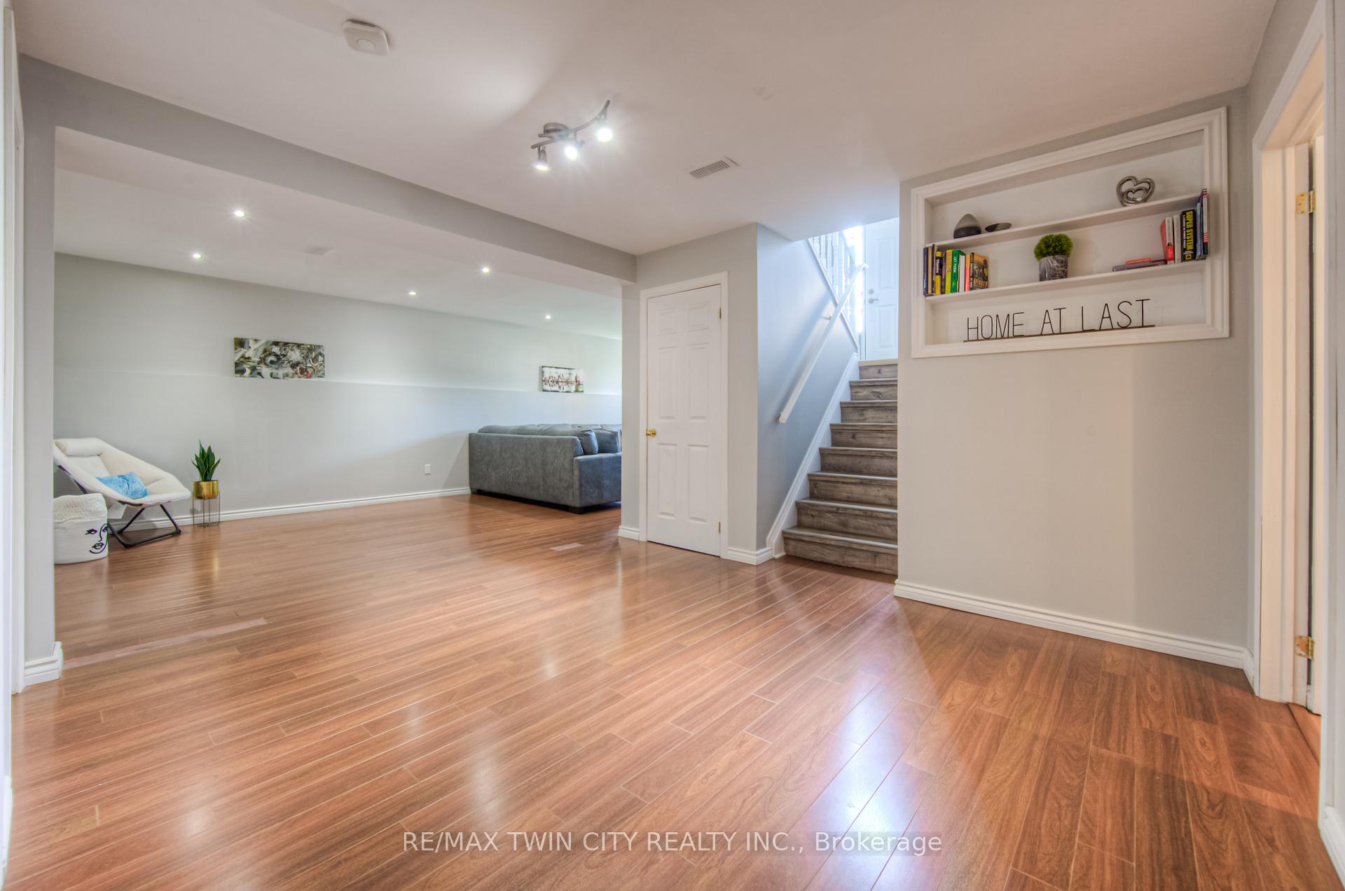 Photo 32 of 9 Dunton Lane, Brant, Paris — HOMEH