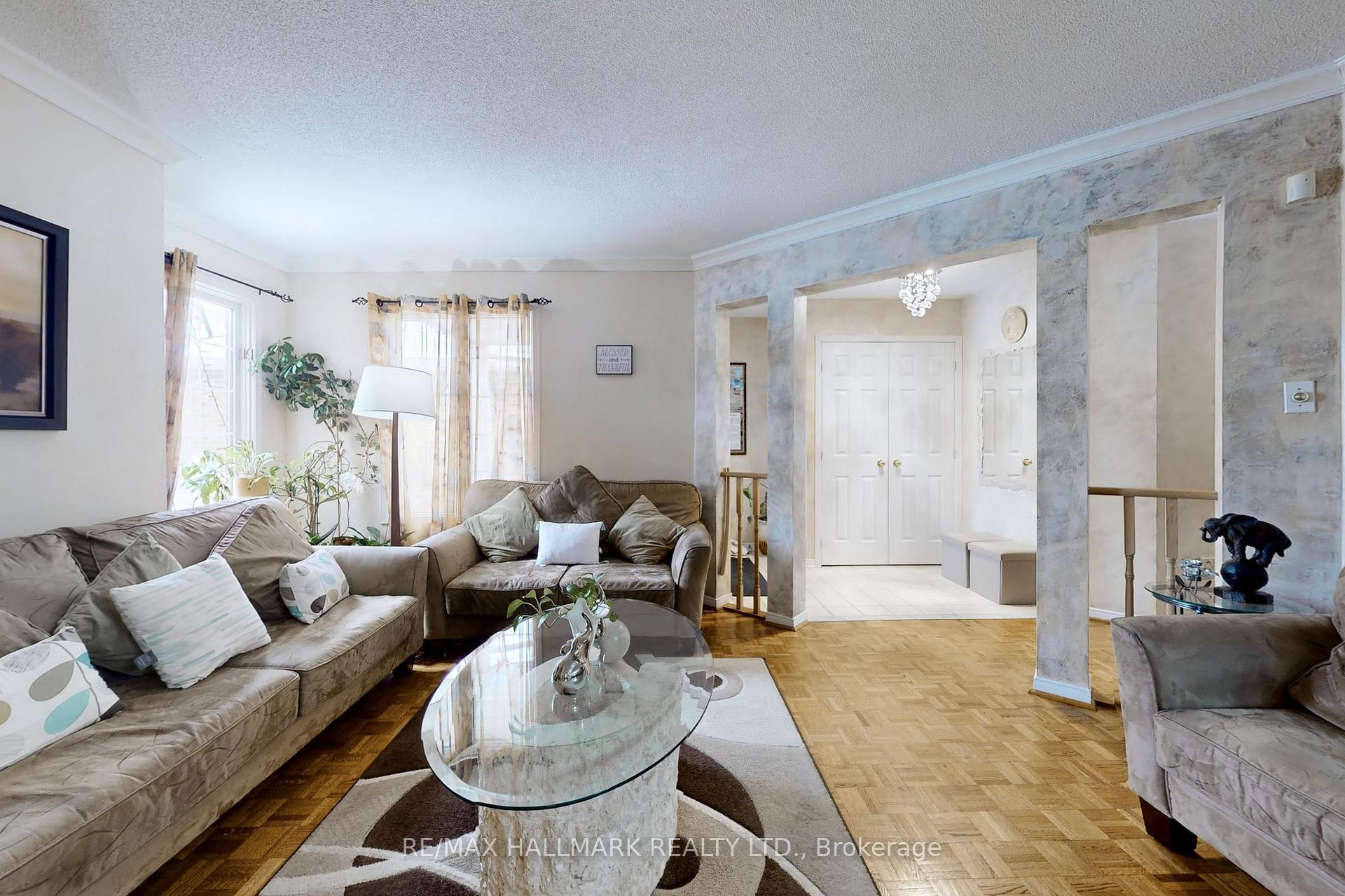 Photo 4 of 80 Brownridge Drive, Vaughan, Brownridge — HOMEH