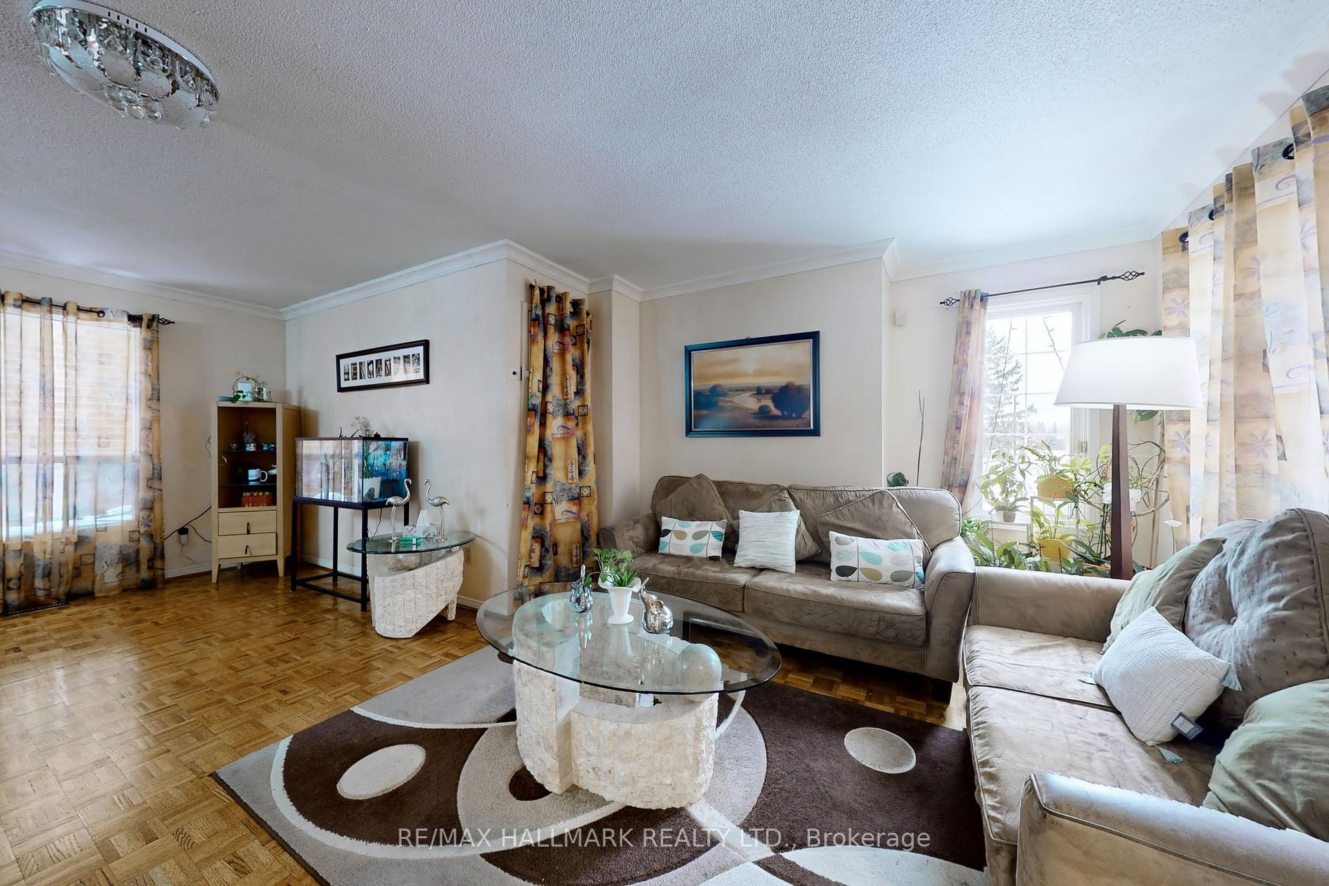 Photo 5 of 80 Brownridge Drive, Vaughan, Brownridge — HOMEH