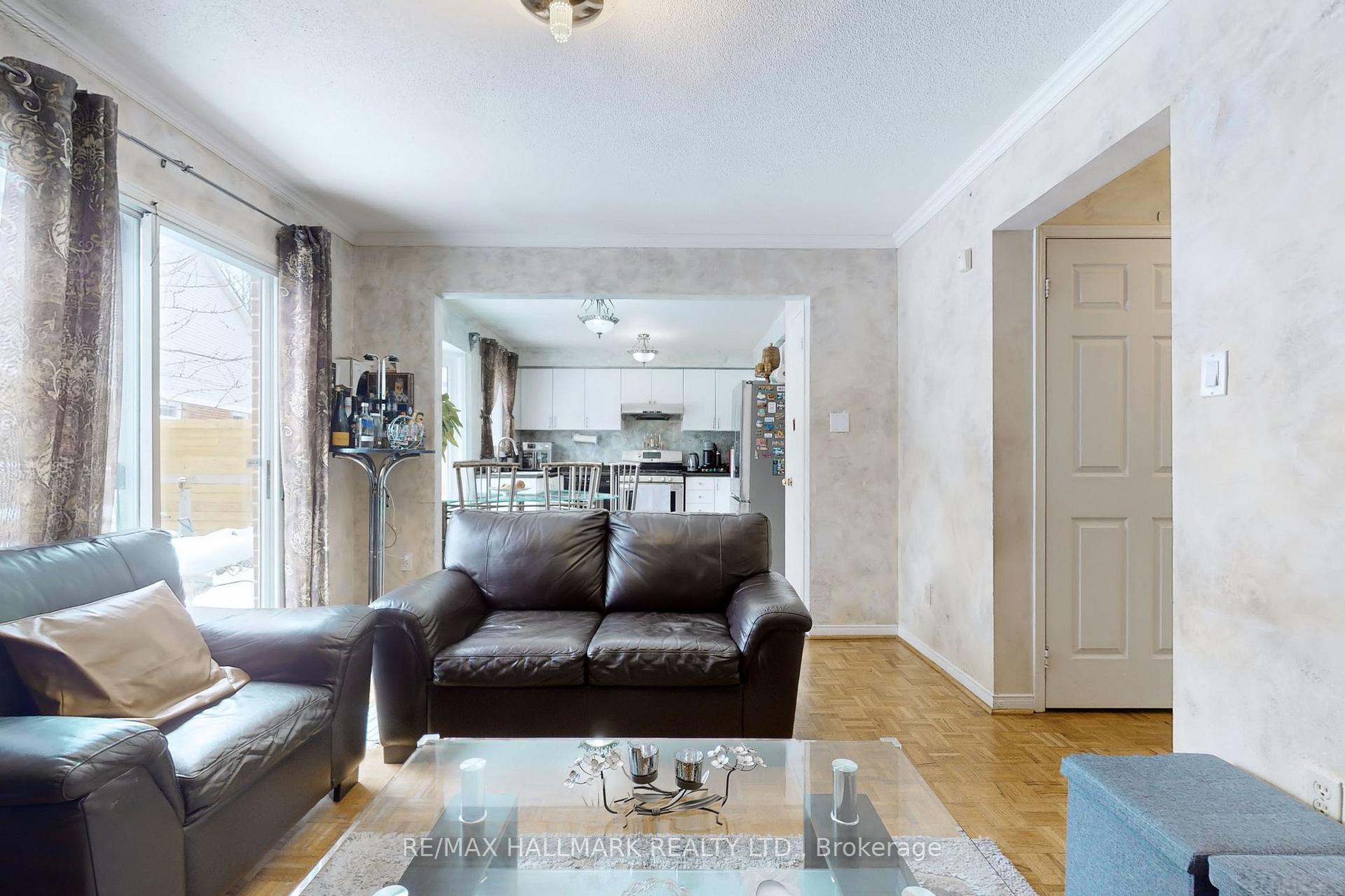 Photo 11 of 80 Brownridge Drive, Vaughan, Brownridge — HOMEH
