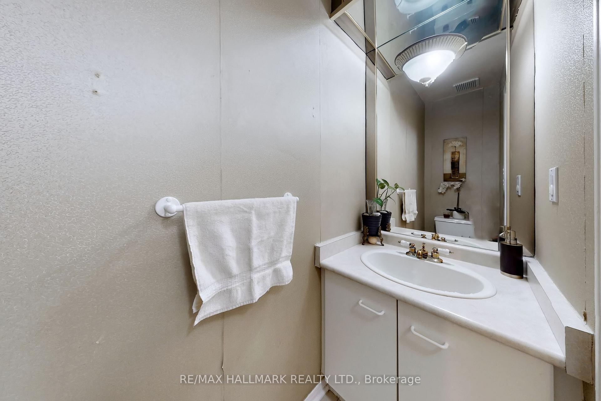 Photo 18 of 80 Brownridge Drive, Vaughan, Brownridge — HOMEH