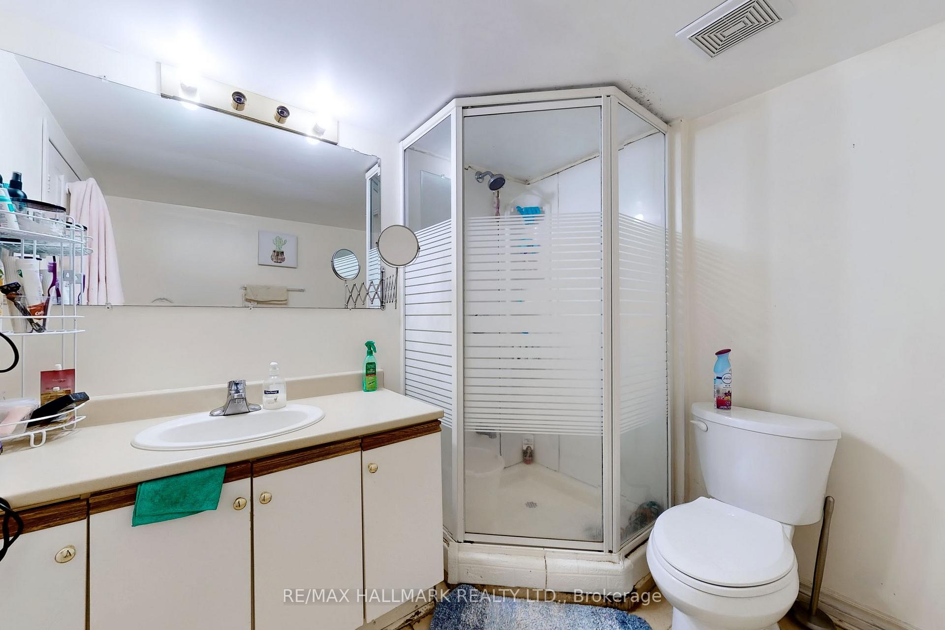 Photo 39 of 80 Brownridge Drive, Vaughan, Brownridge — HOMEH