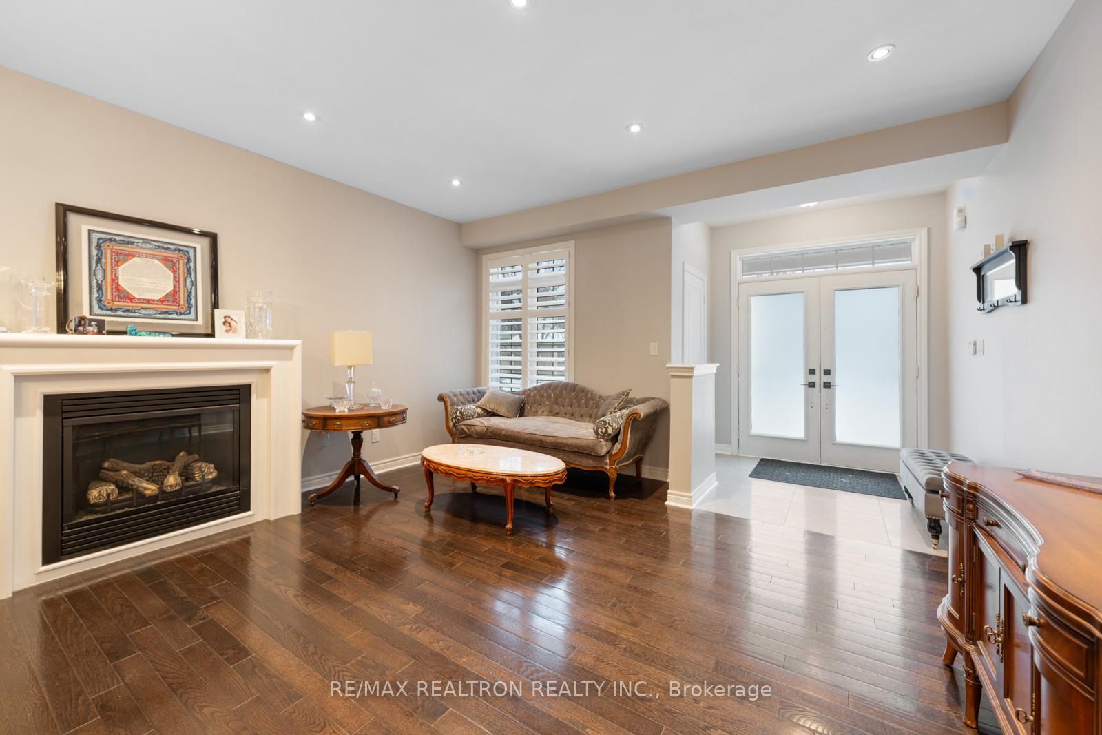 Photo 5 of 38 Wallenberg Drive, Vaughan, Patterson — HOMEH