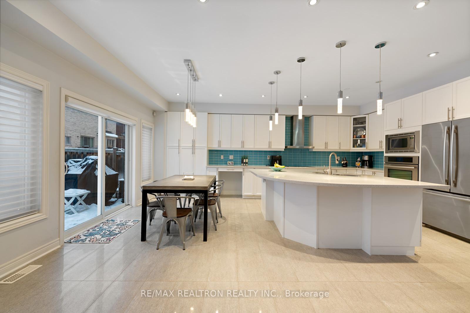 Photo 11 of 38 Wallenberg Drive, Vaughan, Patterson — HOMEH