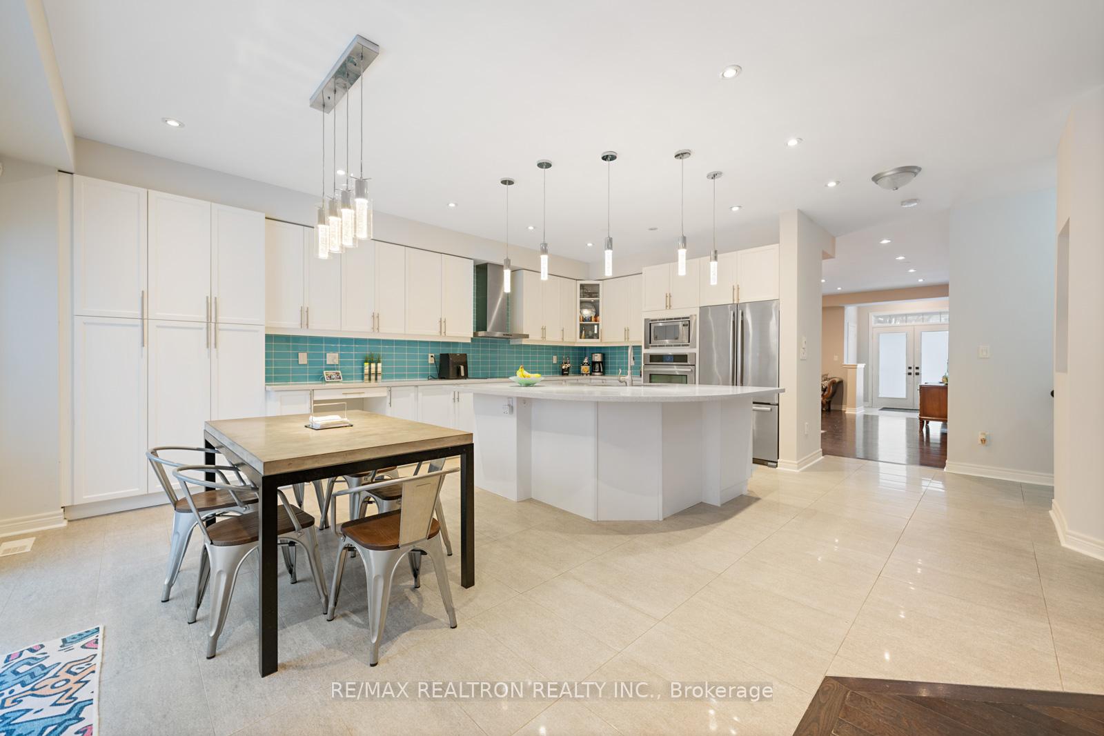 Photo 12 of 38 Wallenberg Drive, Vaughan, Patterson — HOMEH