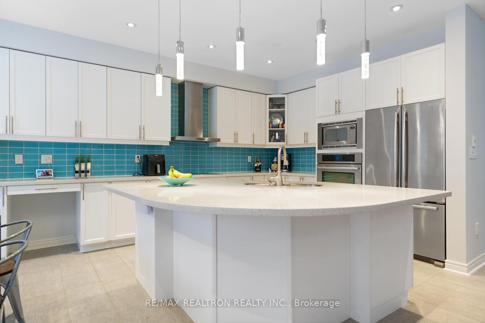 Photo 13 of 38 Wallenberg Drive, Vaughan, Patterson — HOMEH