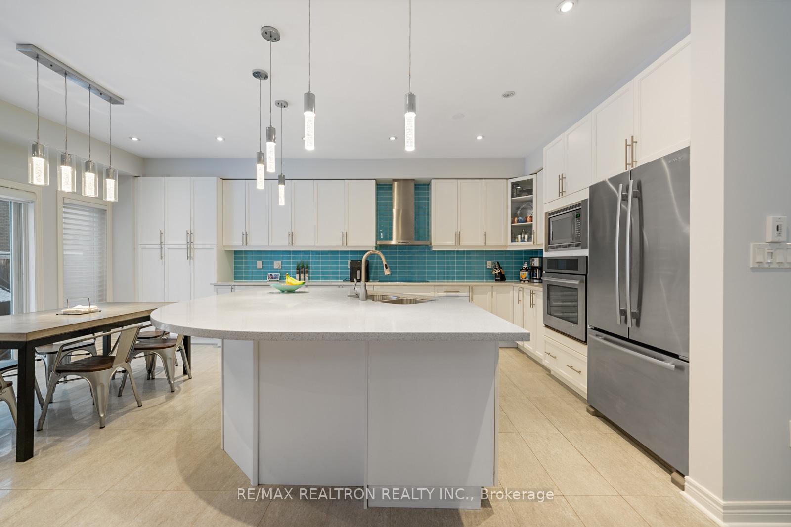 Photo 14 of 38 Wallenberg Drive, Vaughan, Patterson — HOMEH