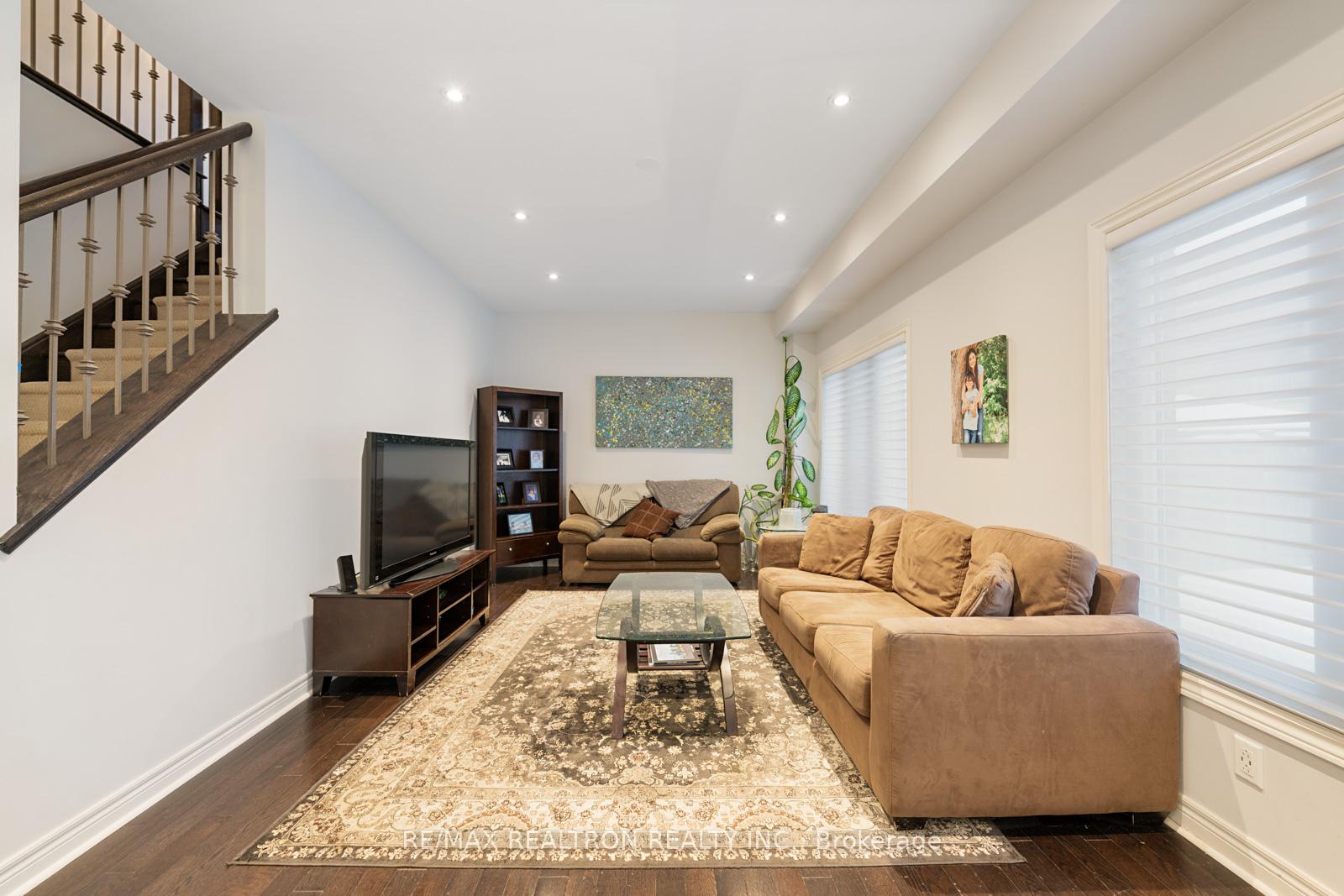 Photo 16 of 38 Wallenberg Drive, Vaughan, Patterson — HOMEH