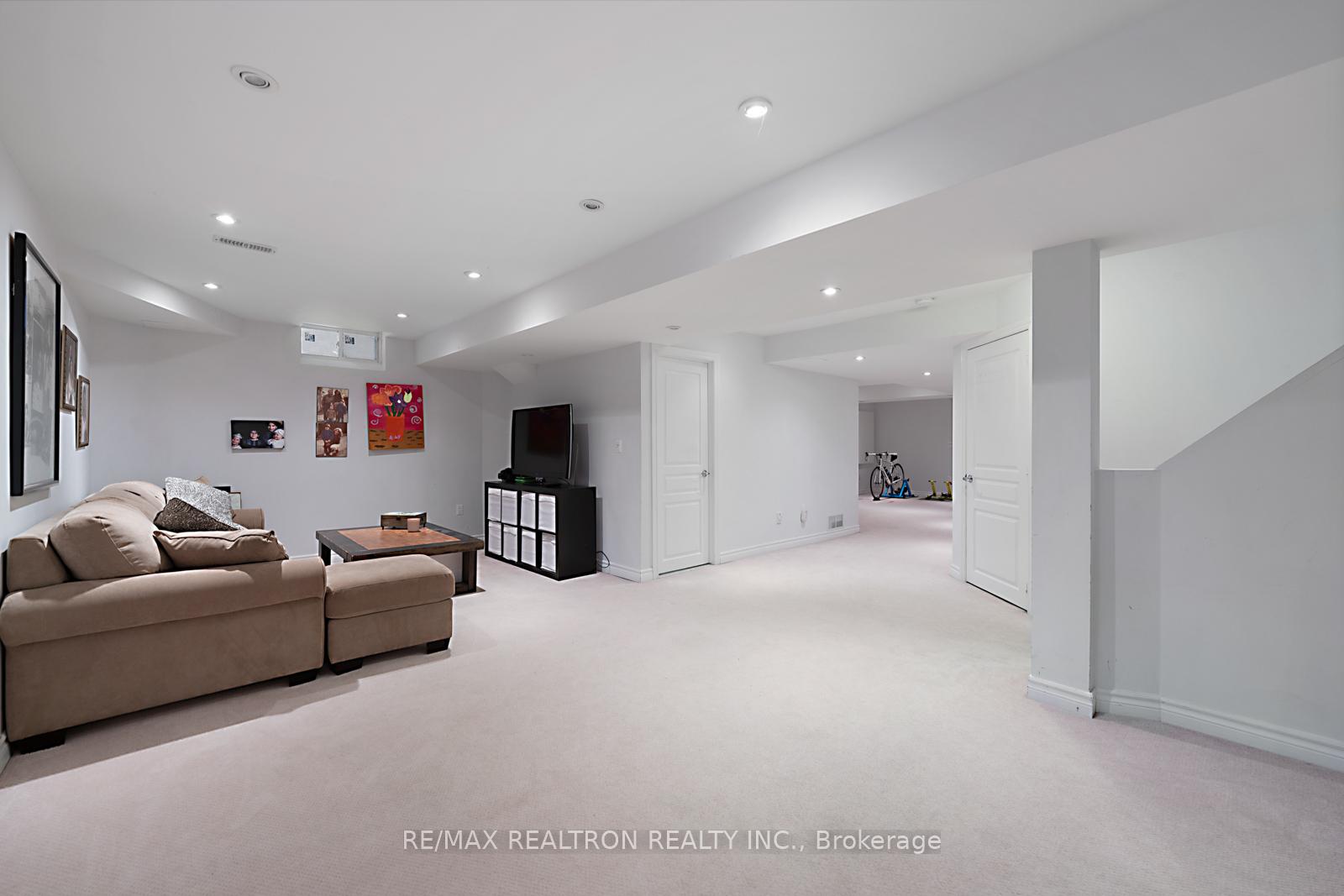 Photo 28 of 38 Wallenberg Drive, Vaughan, Patterson — HOMEH