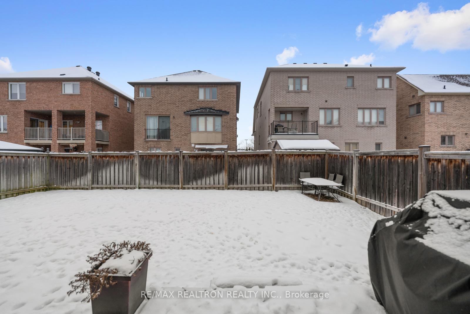 Photo 31 of 38 Wallenberg Drive, Vaughan, Patterson — HOMEH