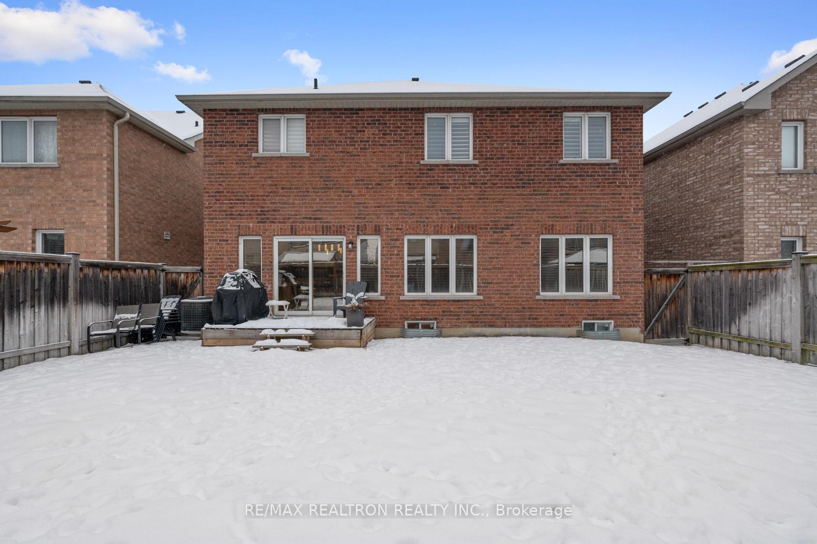 Photo 32 of 38 Wallenberg Drive, Vaughan, Patterson — HOMEH