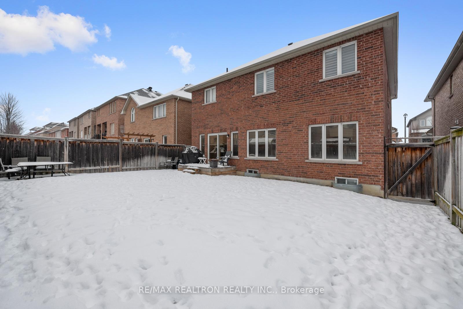 Photo 33 of 38 Wallenberg Drive, Vaughan, Patterson — HOMEH