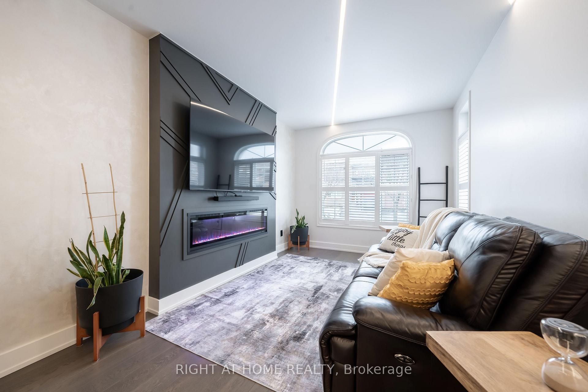 Photo 7 of 130 Sail Crescent, Vaughan, Vellore Village — HOMEH