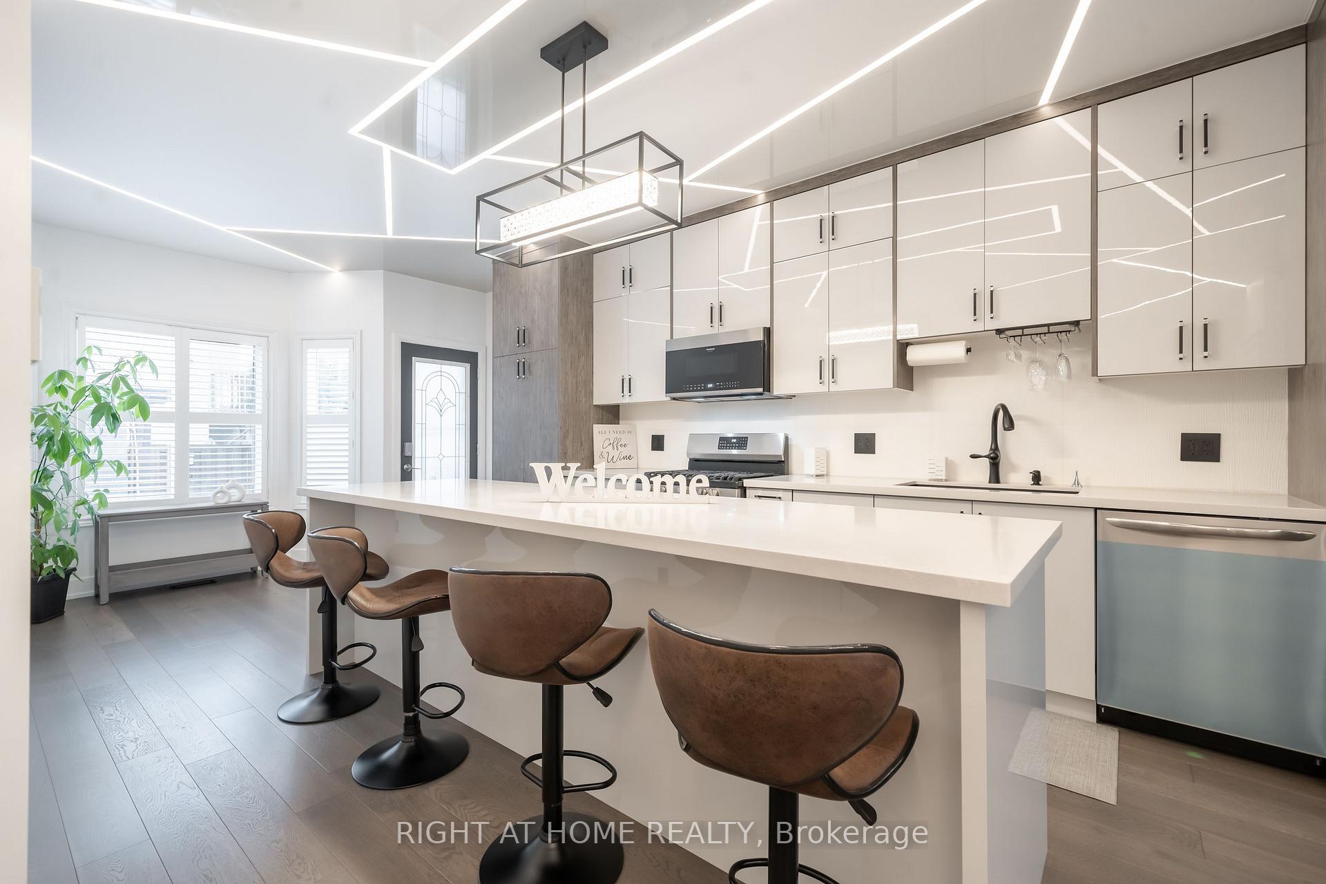 Photo 8 of 130 Sail Crescent, Vaughan, Vellore Village — HOMEH