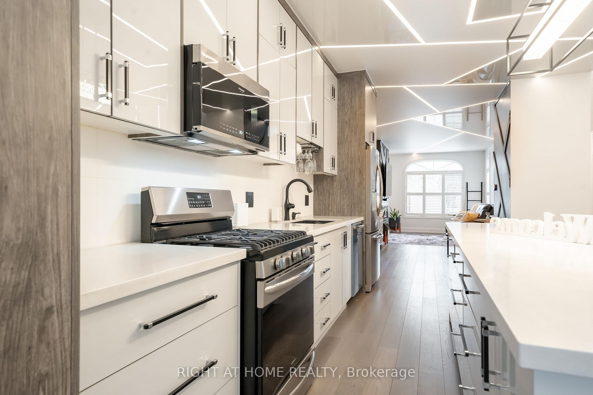 Photo 14 of 130 Sail Crescent, Vaughan, Vellore Village — HOMEH
