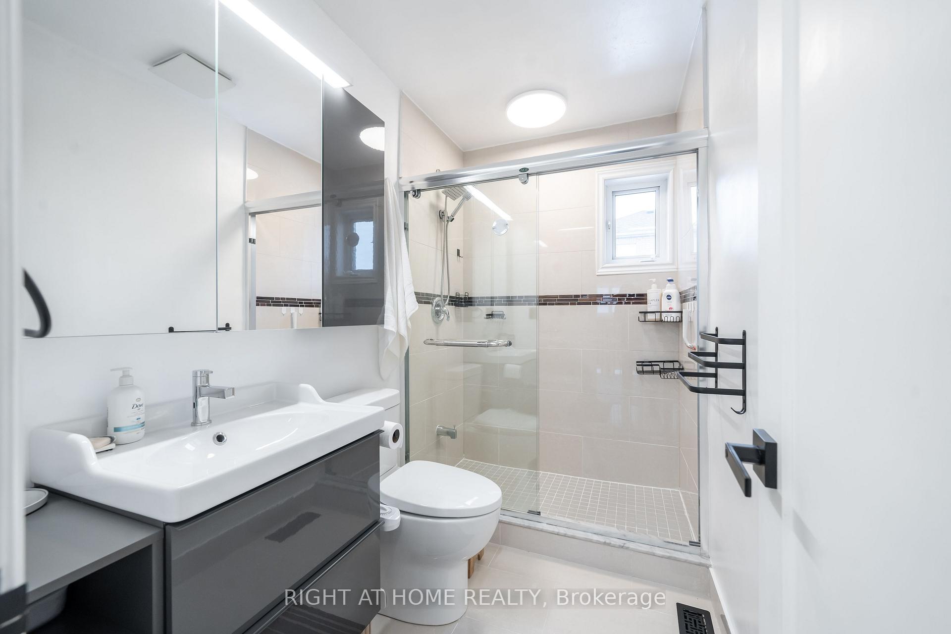 Photo 26 of 130 Sail Crescent, Vaughan, Vellore Village — HOMEH