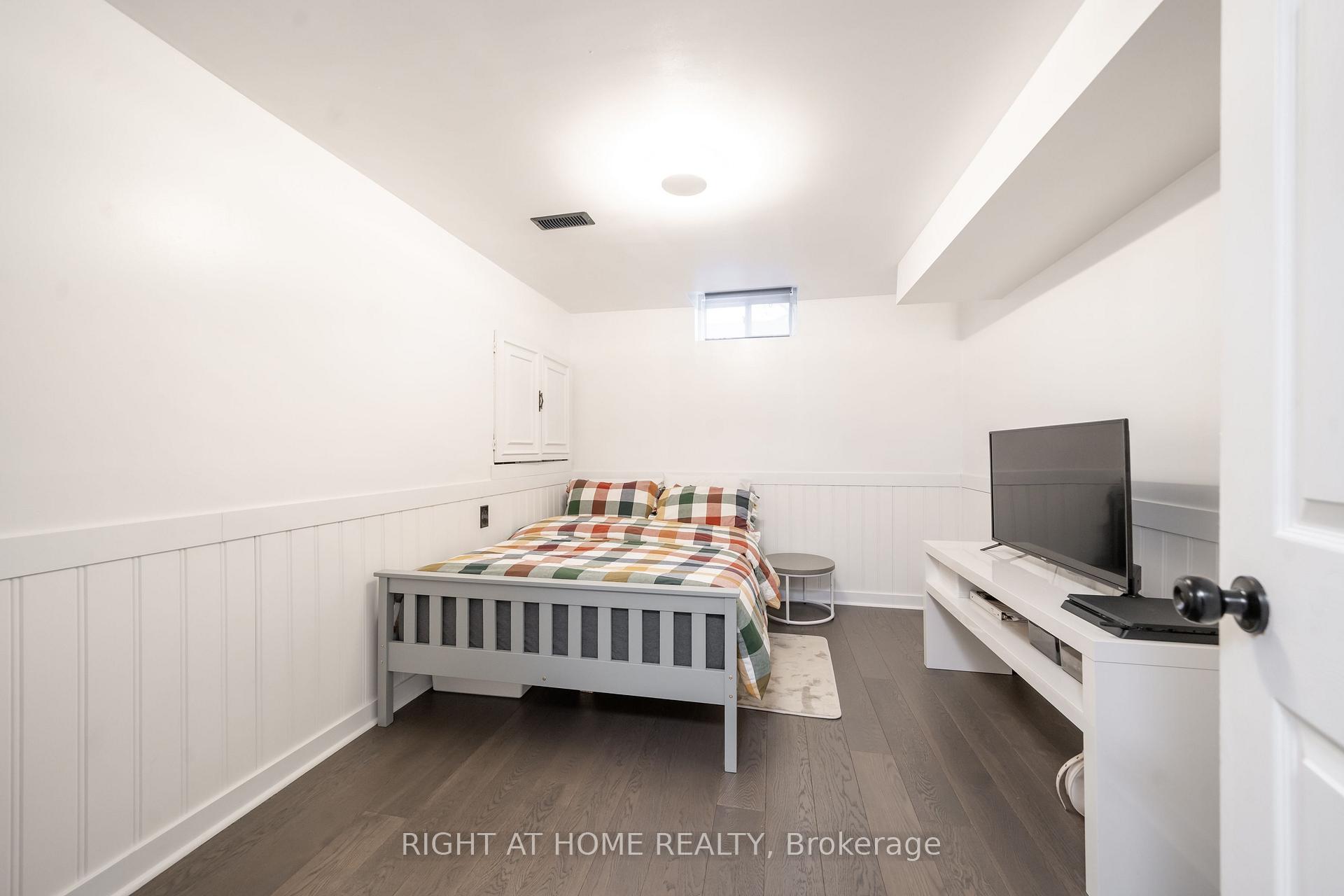 Photo 30 of 130 Sail Crescent, Vaughan, Vellore Village — HOMEH