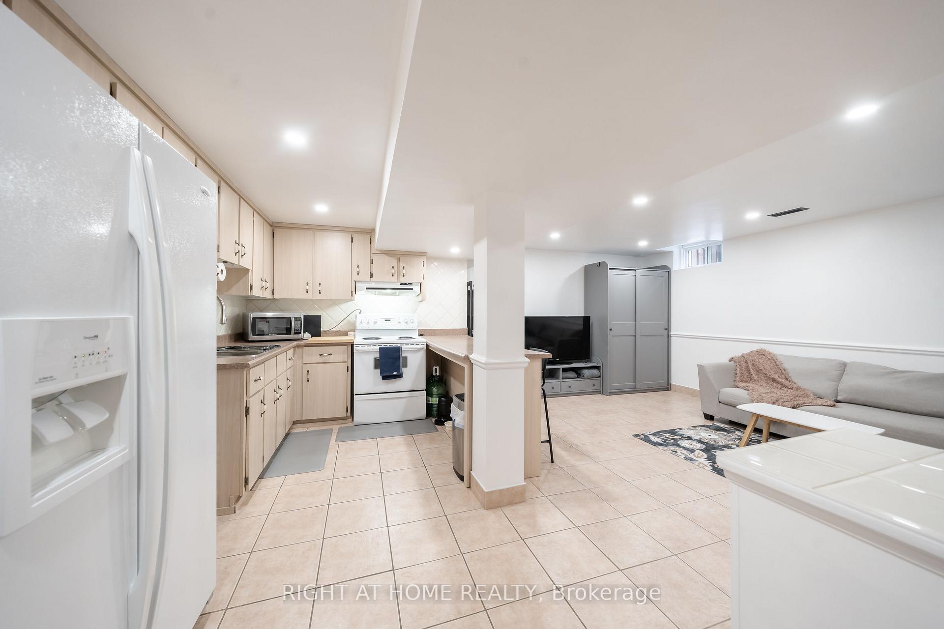 Photo 32 of 130 Sail Crescent, Vaughan, Vellore Village — HOMEH