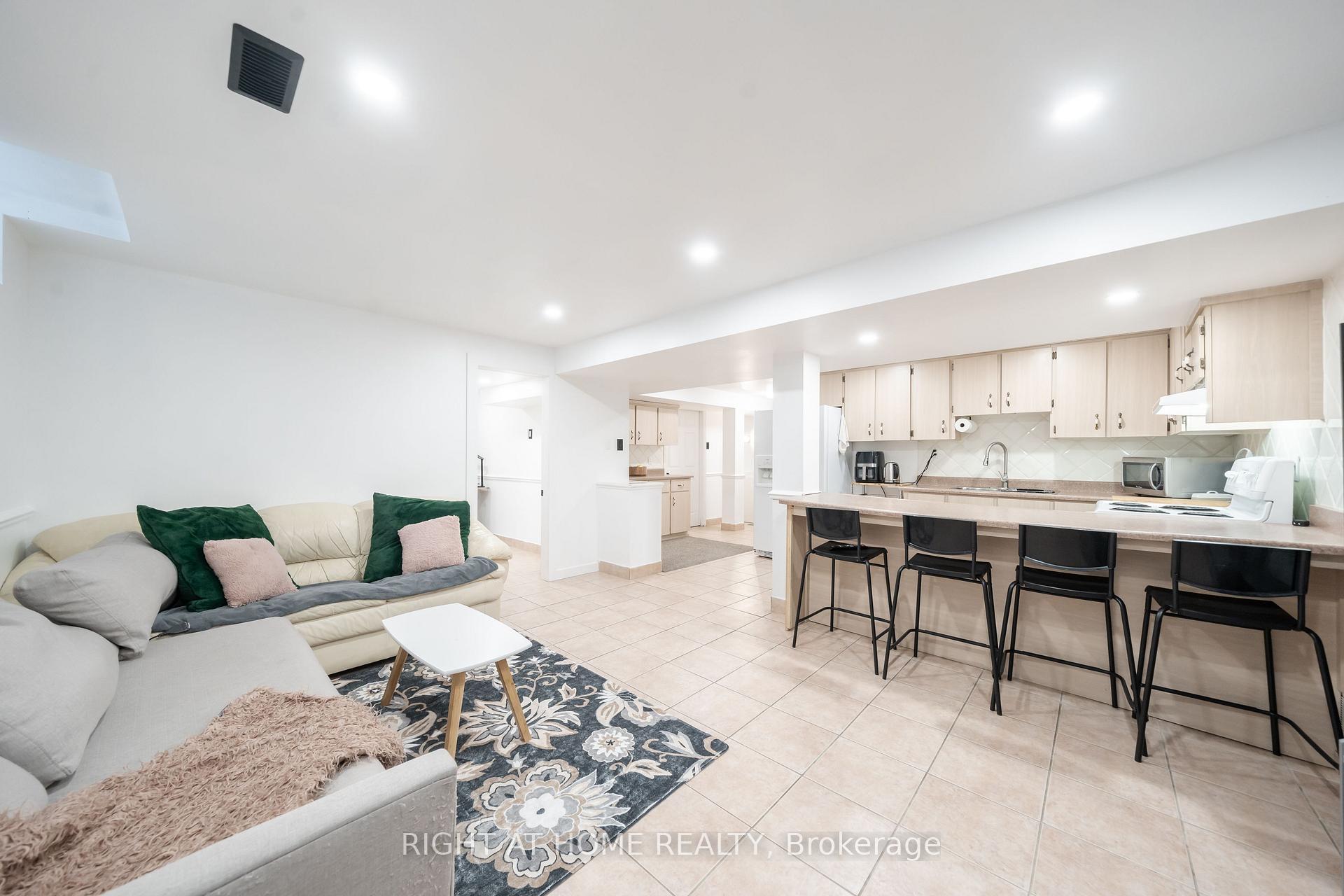 Photo 34 of 130 Sail Crescent, Vaughan, Vellore Village — HOMEH