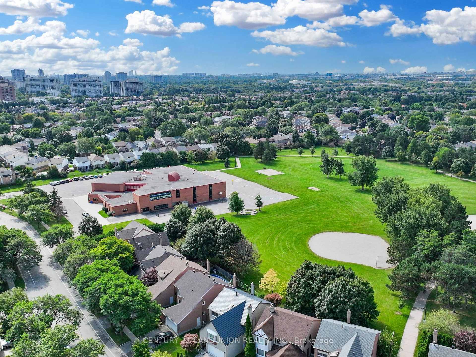 Photo 25 of 841 Clark Avenue W, Vaughan, Brownridge — HOMEH