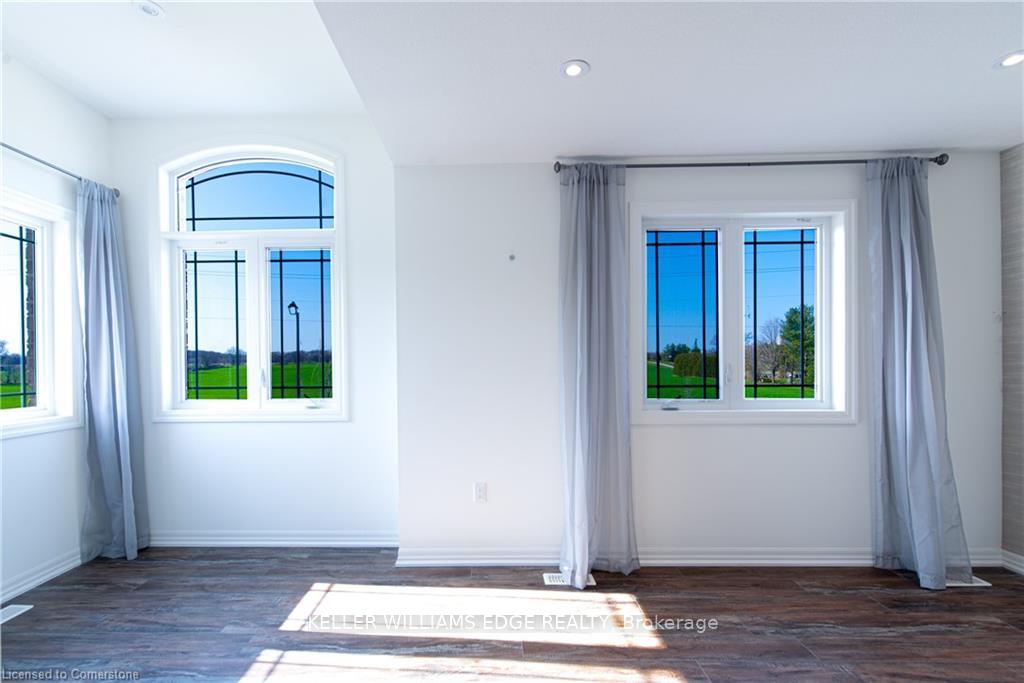Photo 25 of 10 Bawcutt Crescent, Brant, Paris — HOMEH