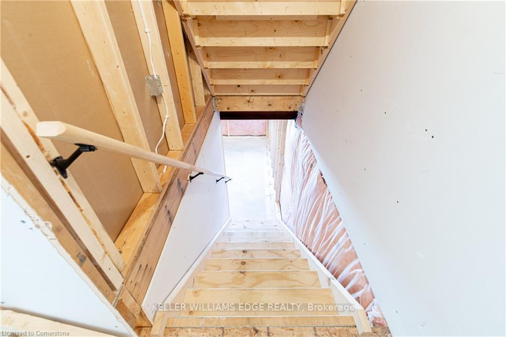 Photo 32 of 10 Bawcutt Crescent, Brant, Paris — HOMEH