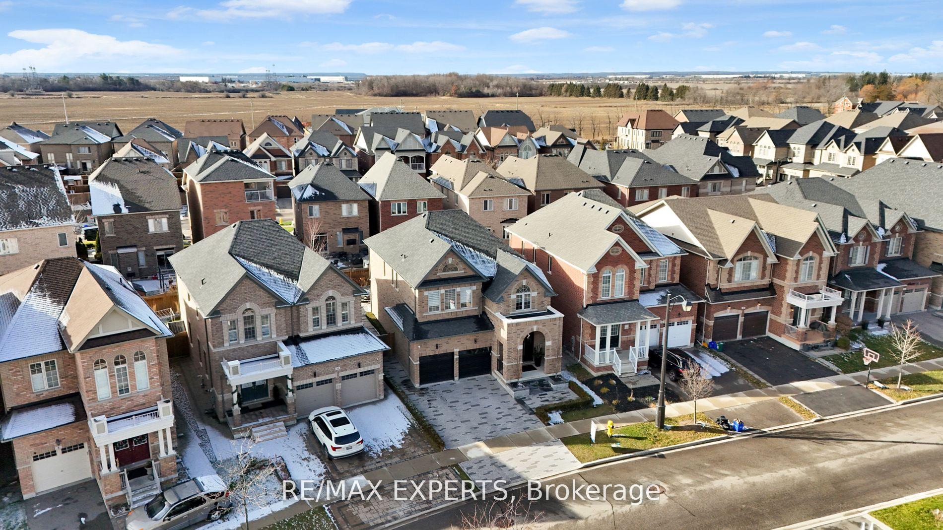 Photo 3 of 12 Nocturne Avenue, Vaughan, Kleinburg — HOMEH