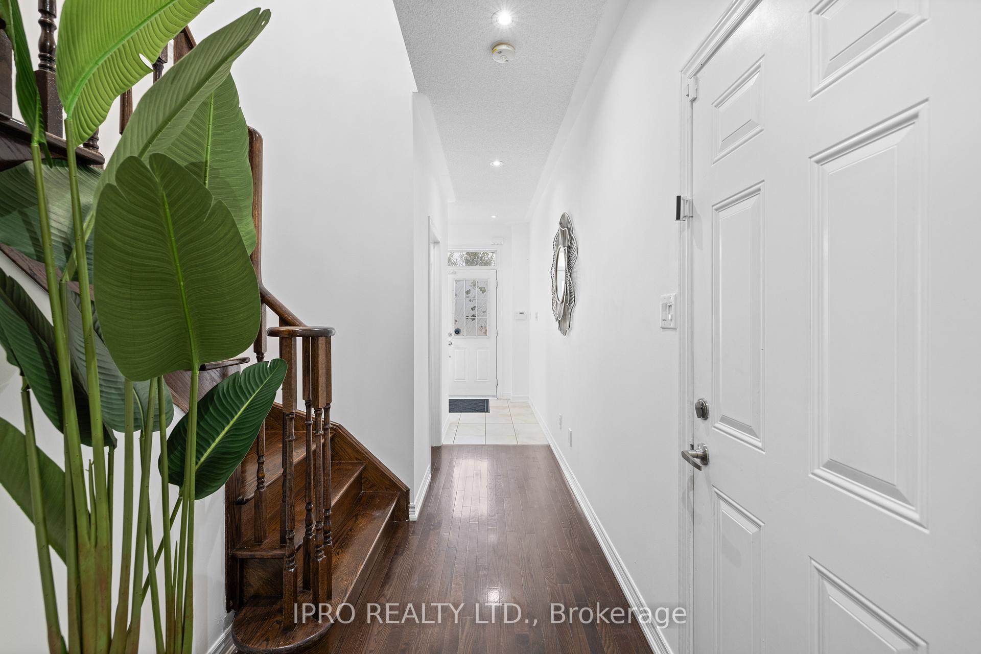 Photo 6 of 97 Gentile Circle, Vaughan, Elder Mills — HOMEH