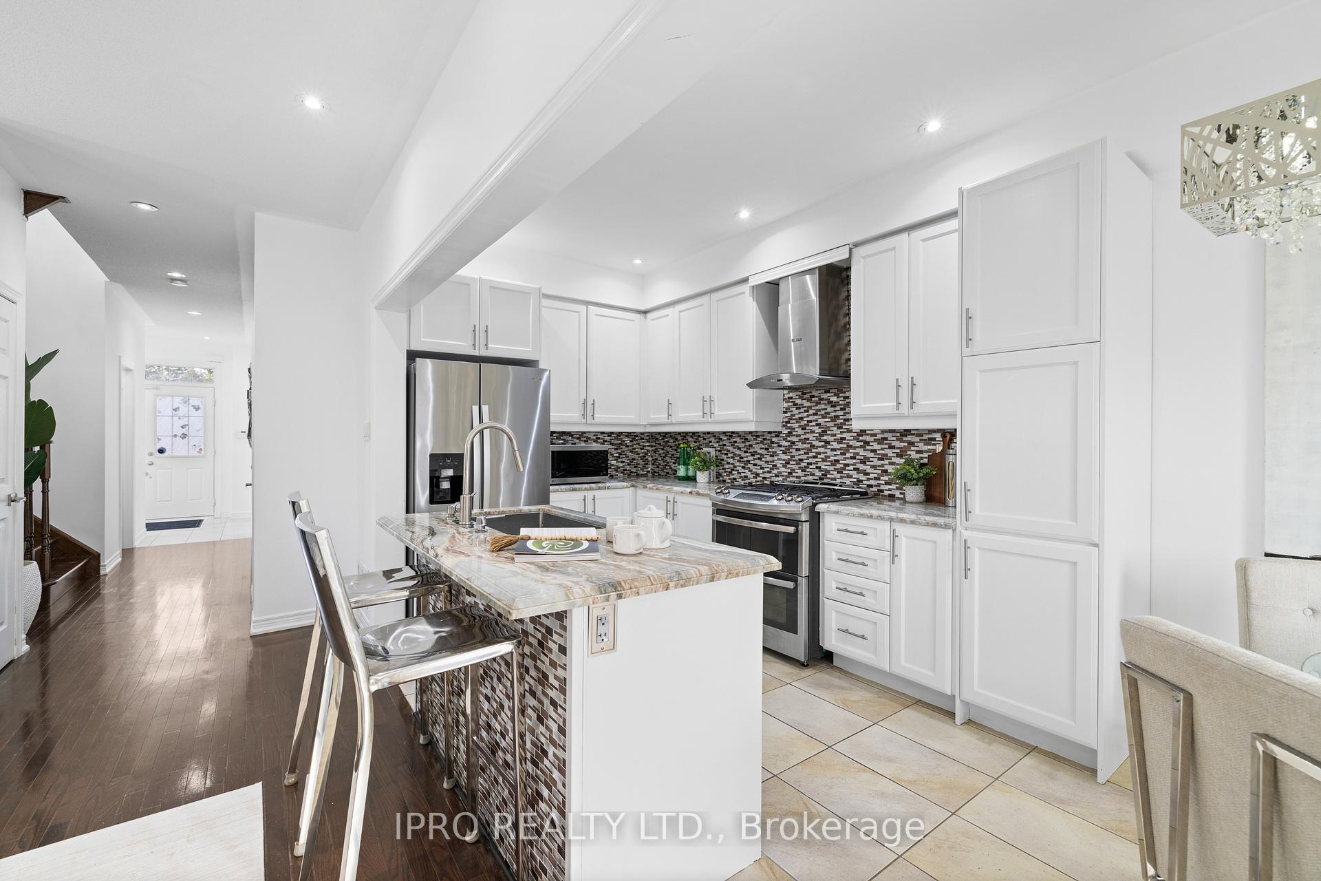 Photo 13 of 97 Gentile Circle, Vaughan, Elder Mills — HOMEH
