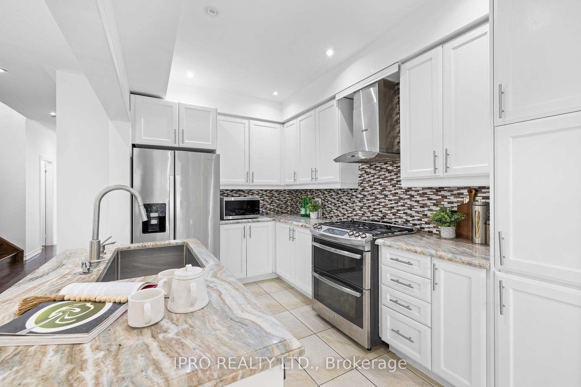 Photo 14 of 97 Gentile Circle, Vaughan, Elder Mills — HOMEH