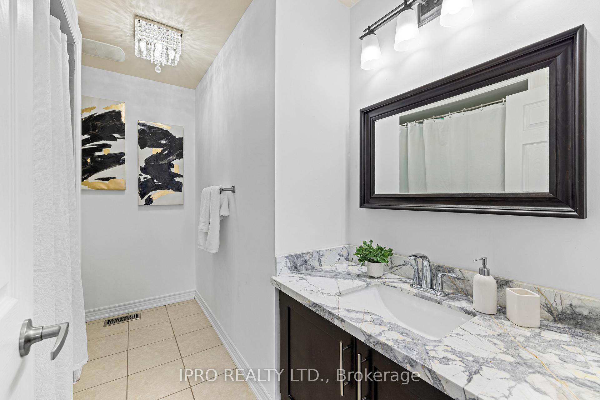 Photo 20 of 97 Gentile Circle, Vaughan, Elder Mills — HOMEH