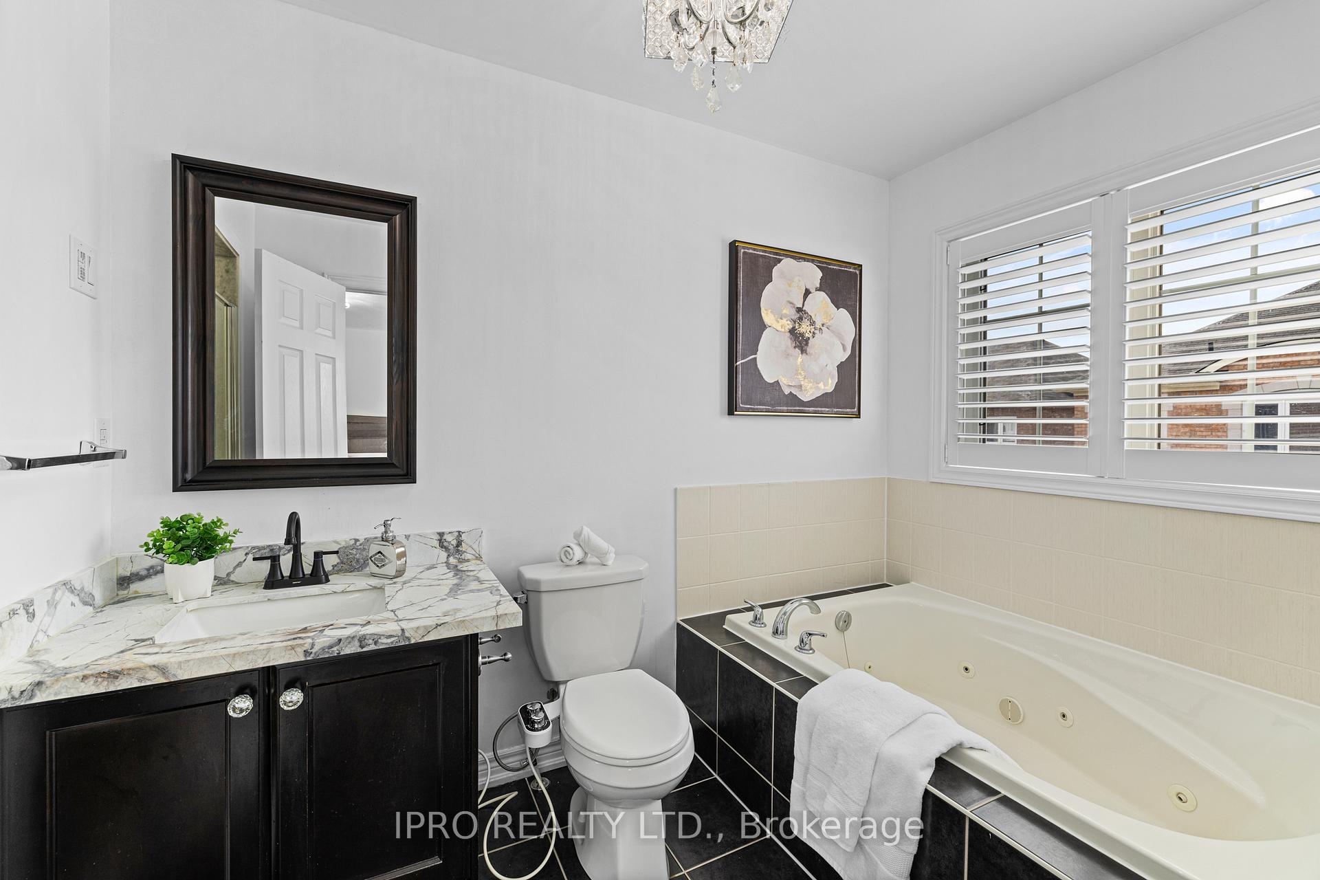 Photo 25 of 97 Gentile Circle, Vaughan, Elder Mills — HOMEH