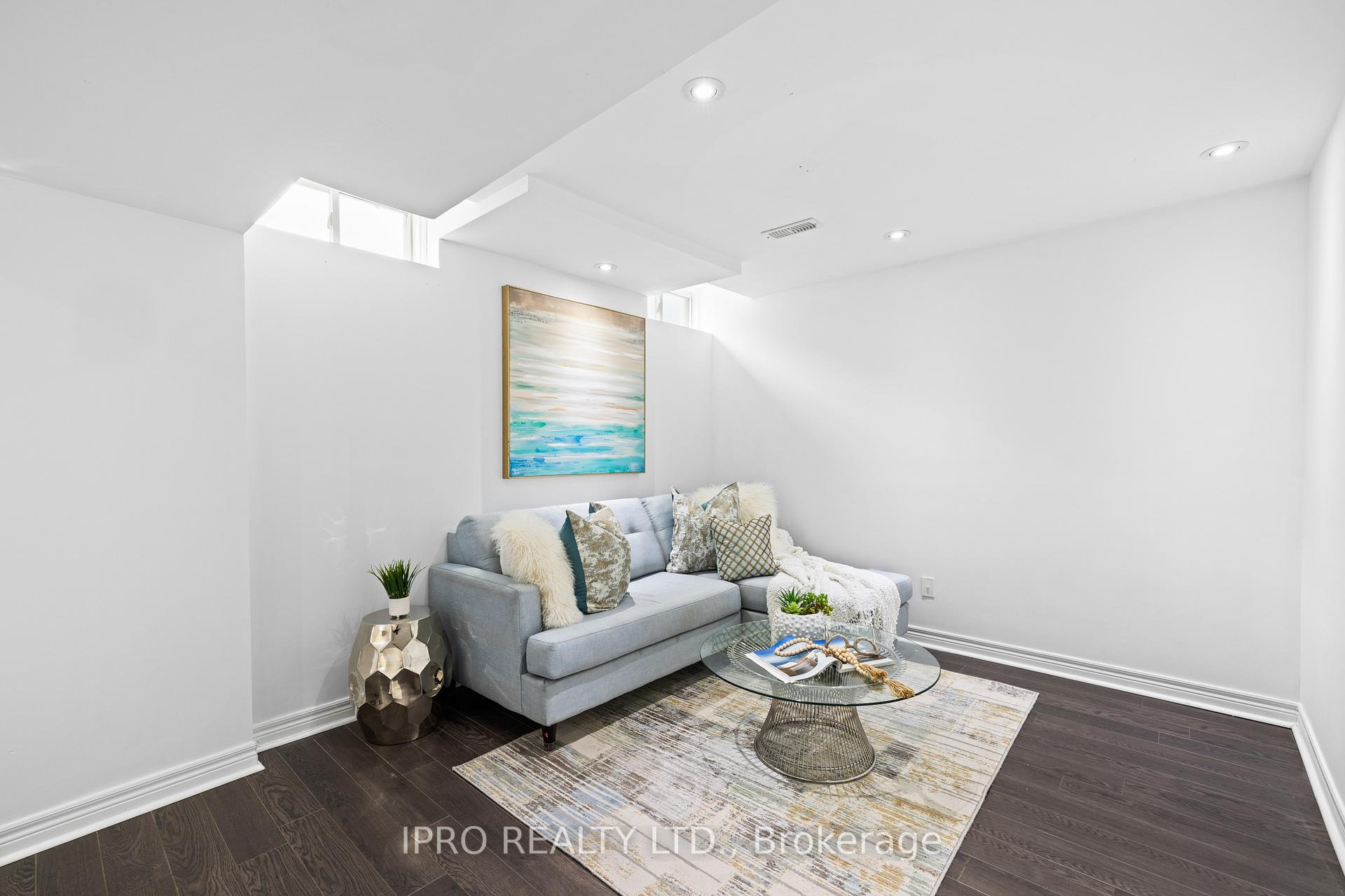 Photo 32 of 97 Gentile Circle, Vaughan, Elder Mills — HOMEH
