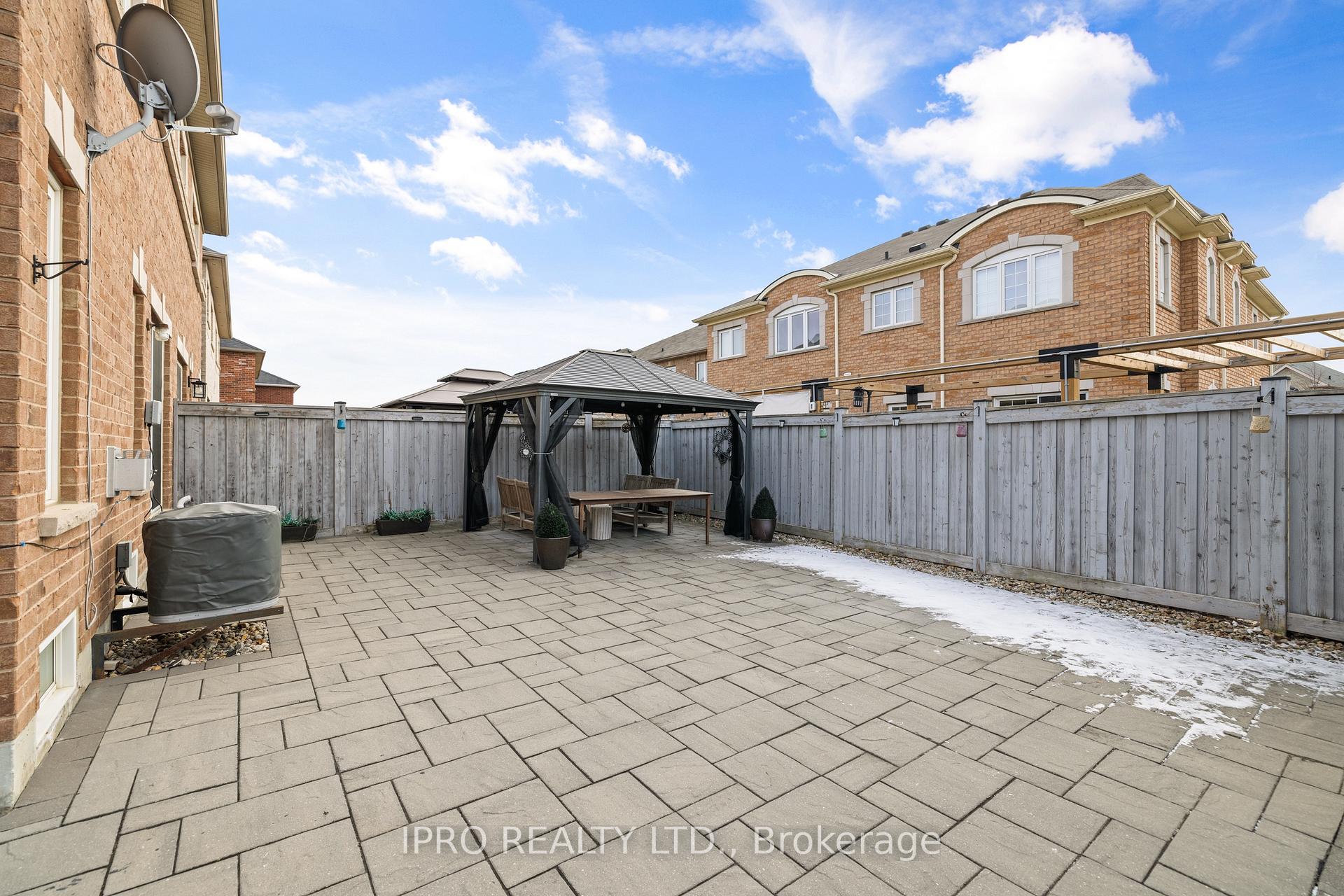 Photo 36 of 97 Gentile Circle, Vaughan, Elder Mills — HOMEH