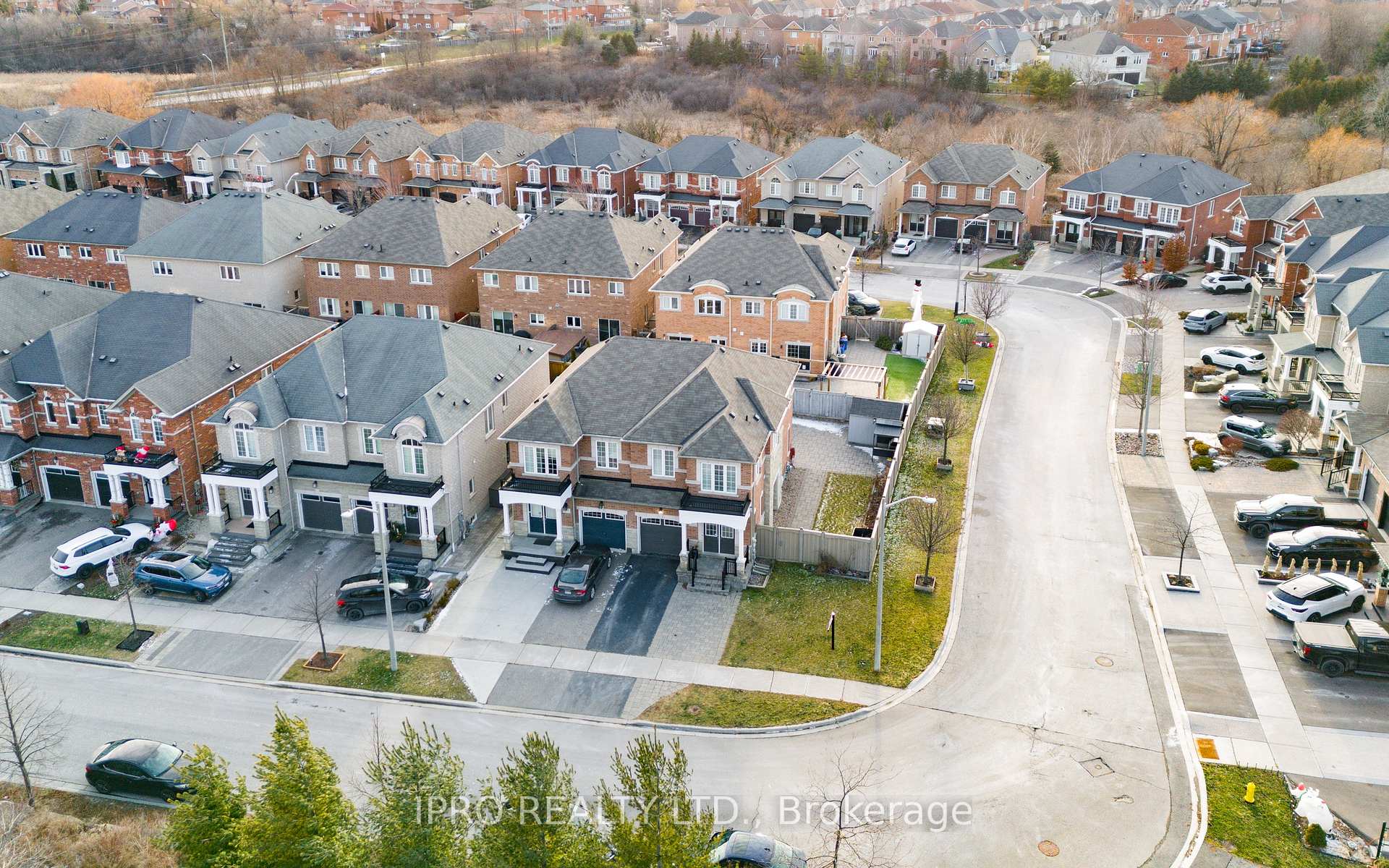 Photo 38 of 97 Gentile Circle, Vaughan, Elder Mills — HOMEH